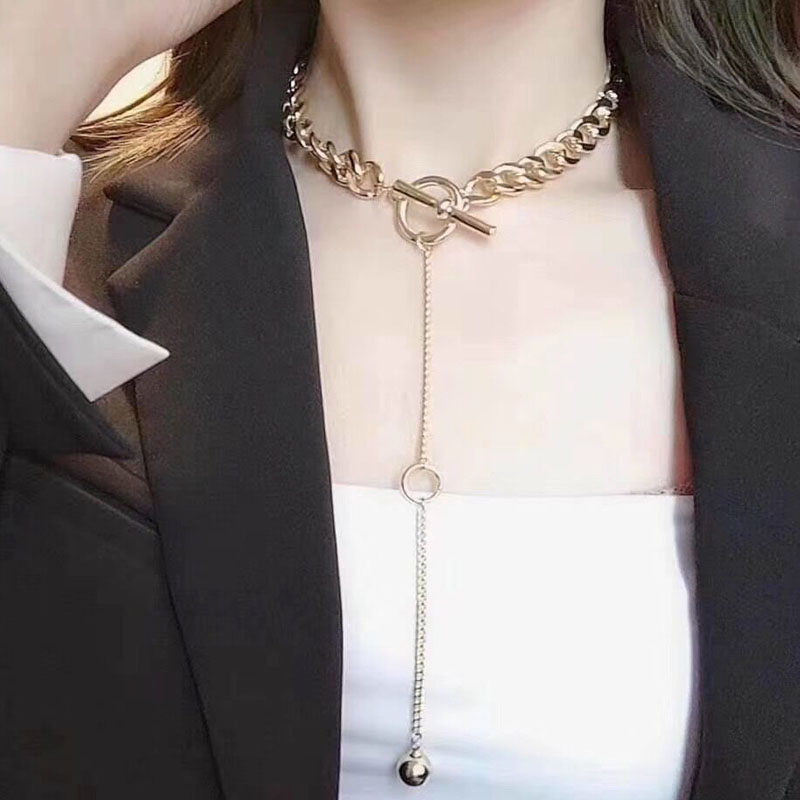 European and American cold style metal chain choker necklace collarbone chain simple and adjustable personalized short tassel ball necklace Application Scenario