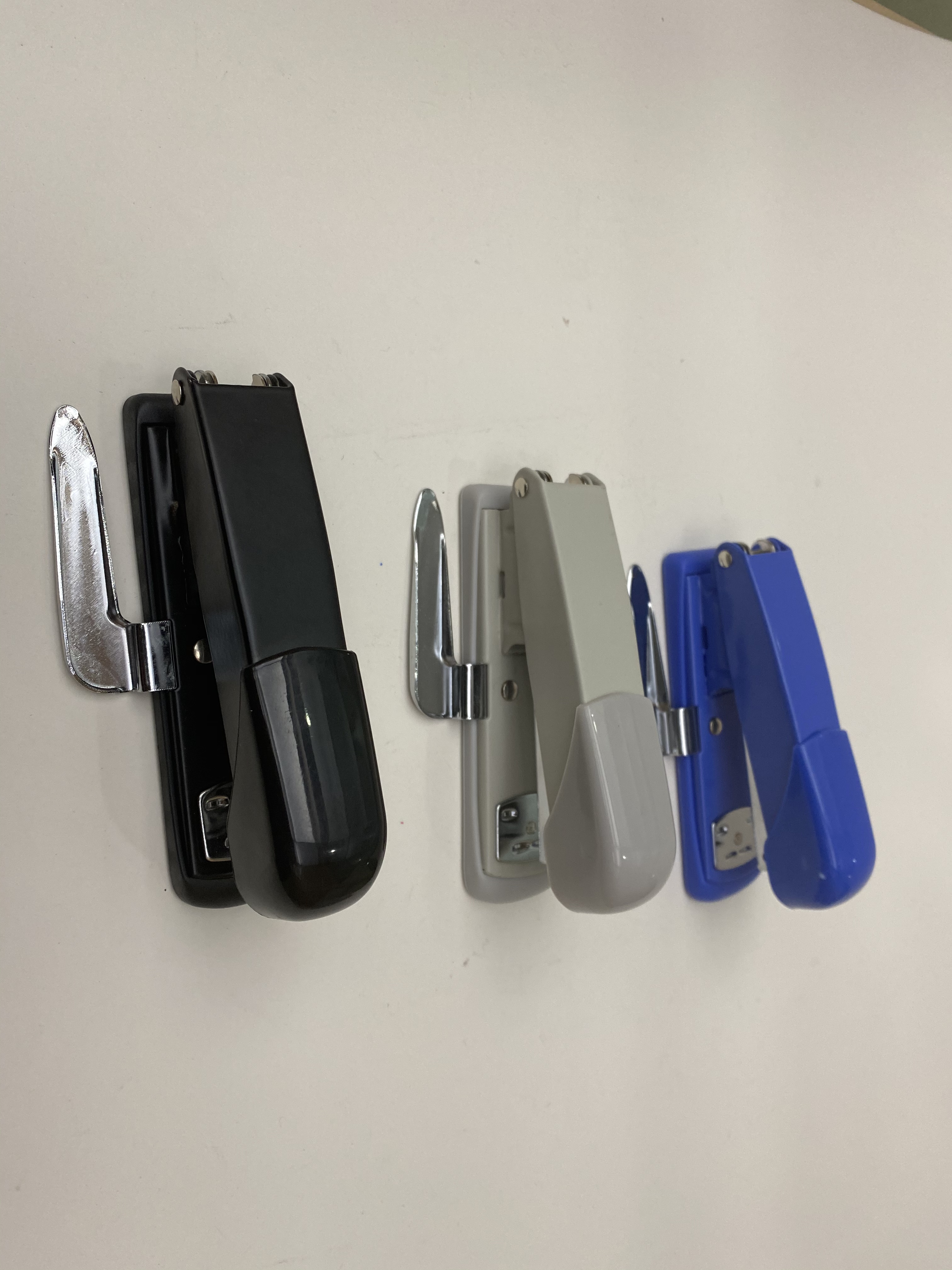 Yalong Culture Office Culture Binding Adhesive Desktop Products Stapler YL205306 Stapler with nail lifting device details Picture