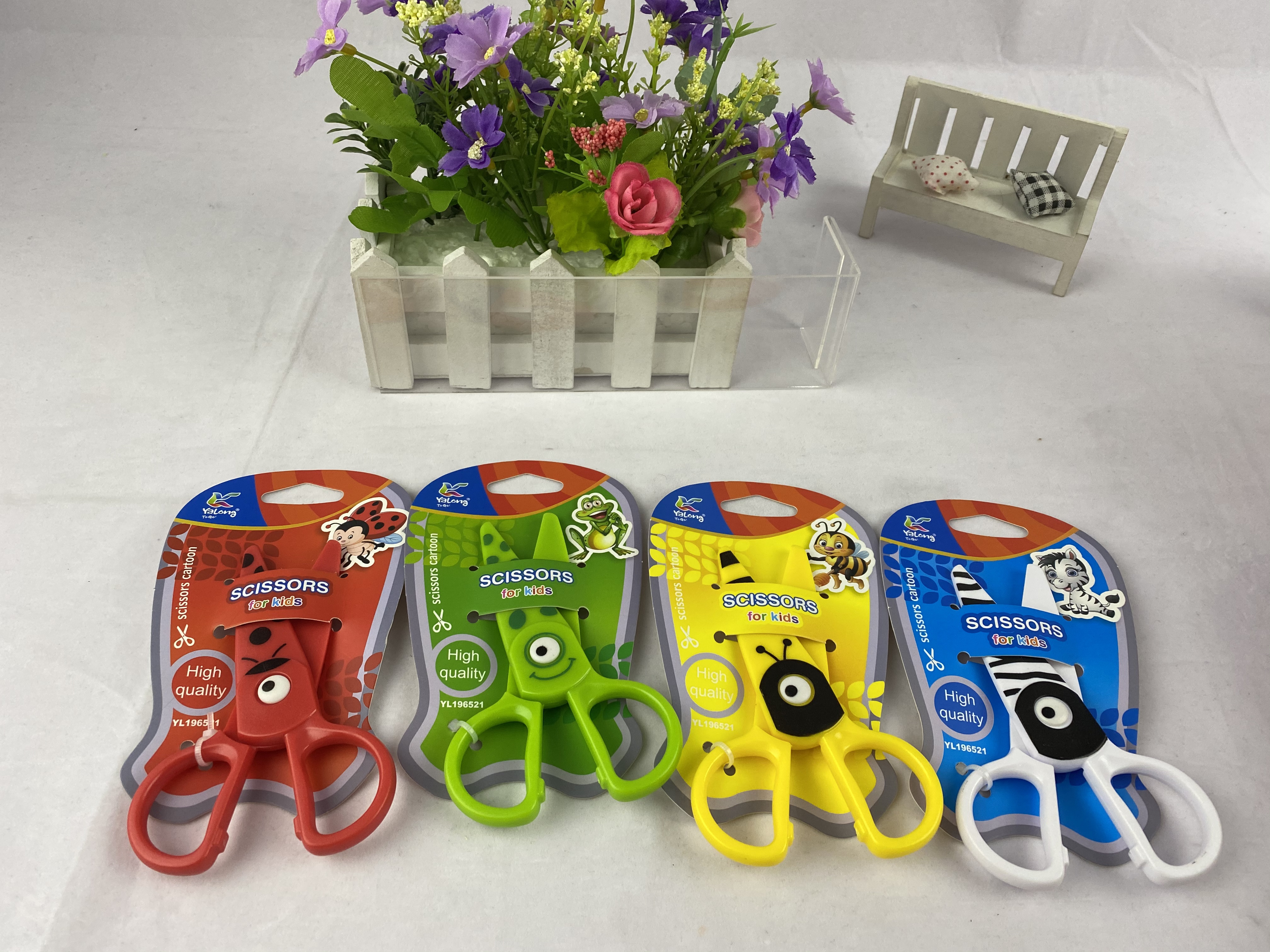 Yalong Culture Office Cultural Binding Adhesive Desktop Products, student stationery, Office Scissors, Children's Scissors, Hand paper-cutting scissors Application Scenario