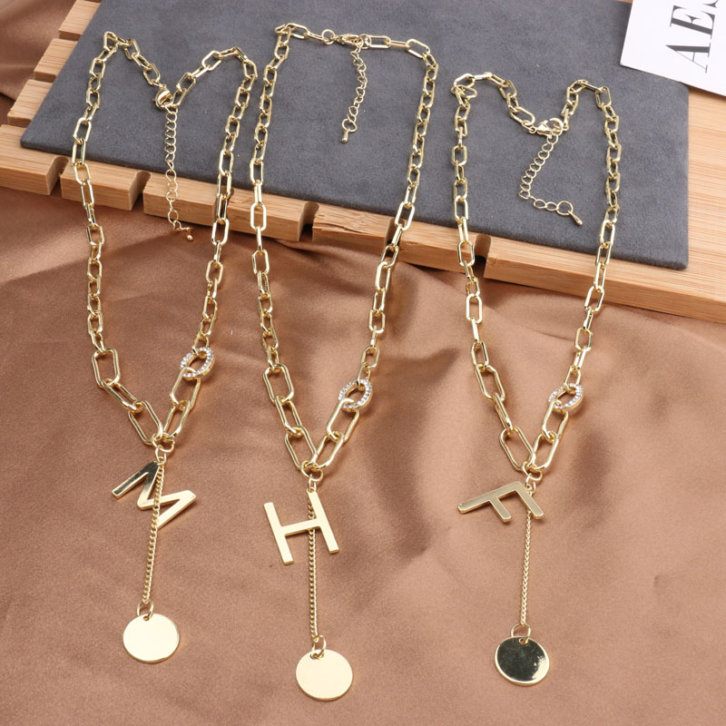 The short necklace with circular tassel pendants featuring letters M, H and F is a versatile, simple and retro accessory for female celebrities