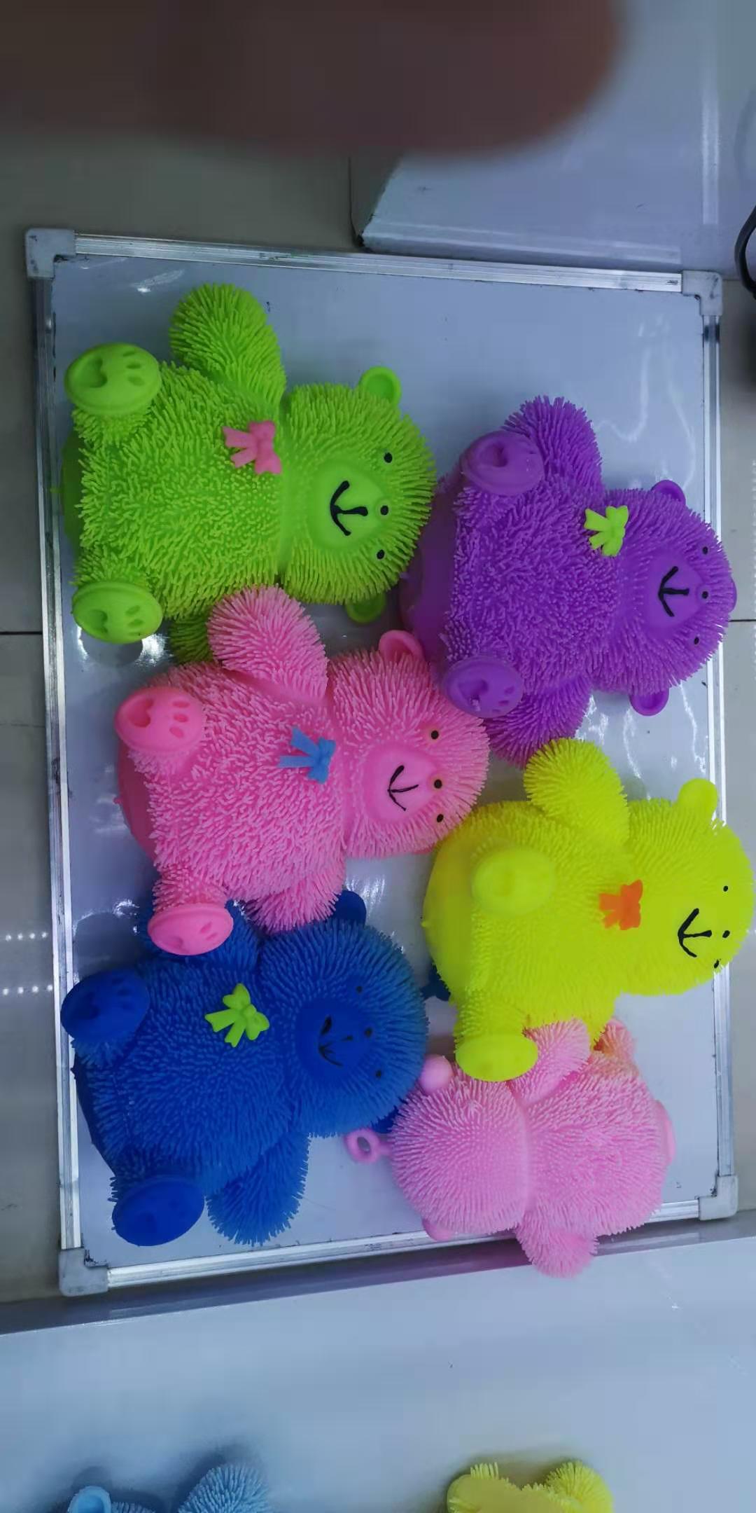 大号蝴蝶结坐熊毛毛球 闪光玩具 地摊玩具 厂家直销