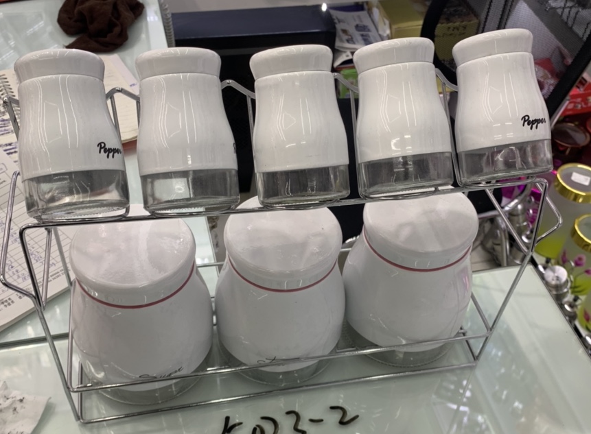 白色调味瓶储物罐