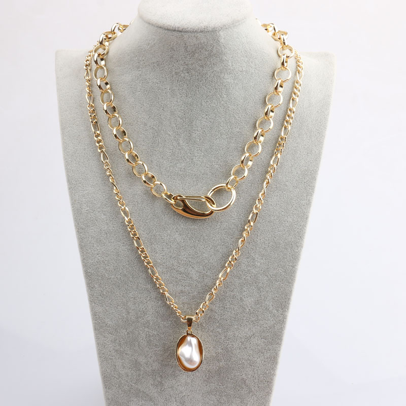 This is a new and exaggerated chain-shaped pearl necklace from Europe and America. It is a double-layer accessory collarbone chain mixed with a snake chain by the Internet celebrity choker details Picture