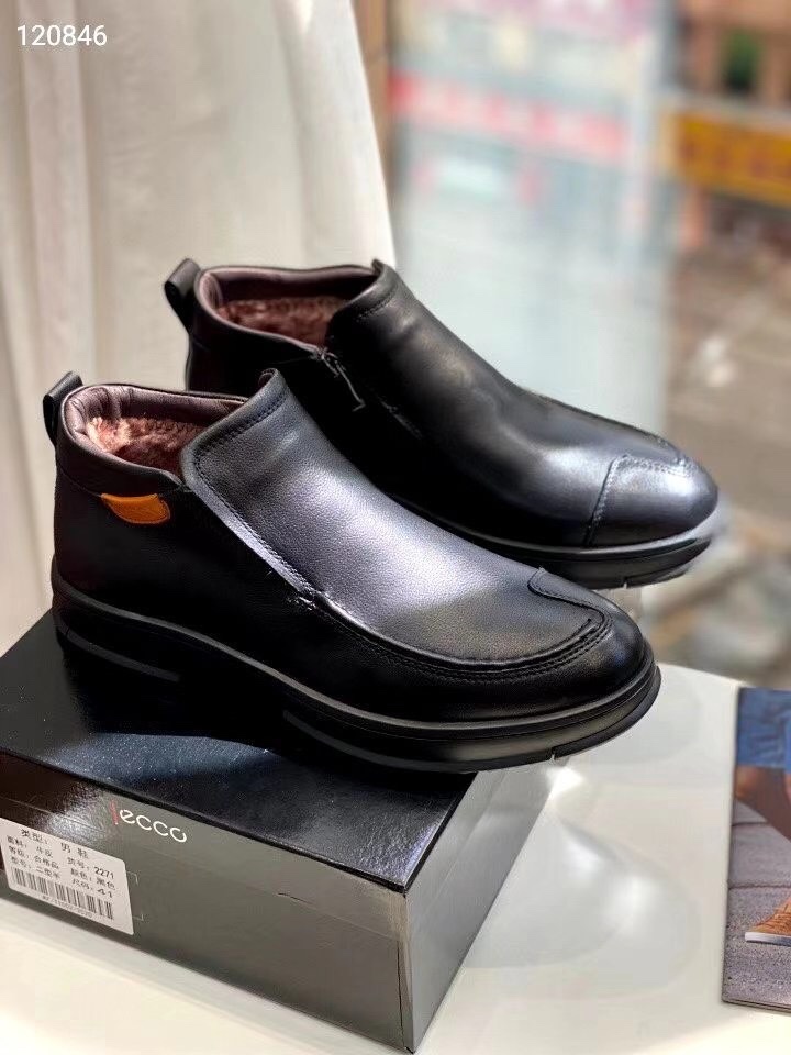 头层牛皮真羊毛爸爸中绑毛鞋🎉🎉经典款 
鞋面；头层摔纹软牛皮 .
内里：全羊毛 
鞋底：橡胶大底
码数：38-44