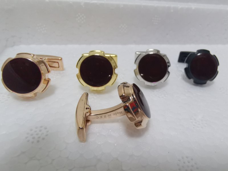难受滴胶袖扣