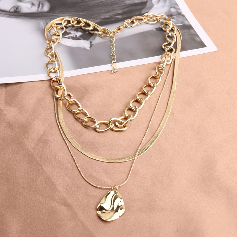 تبالغ اوروپا وأميركا في هذا النوع الجديد من السلسلة الغريبة من قلادة Choker التي تحتوي على ثلاثة طبقات من سلسلة الثعابين detail image 1