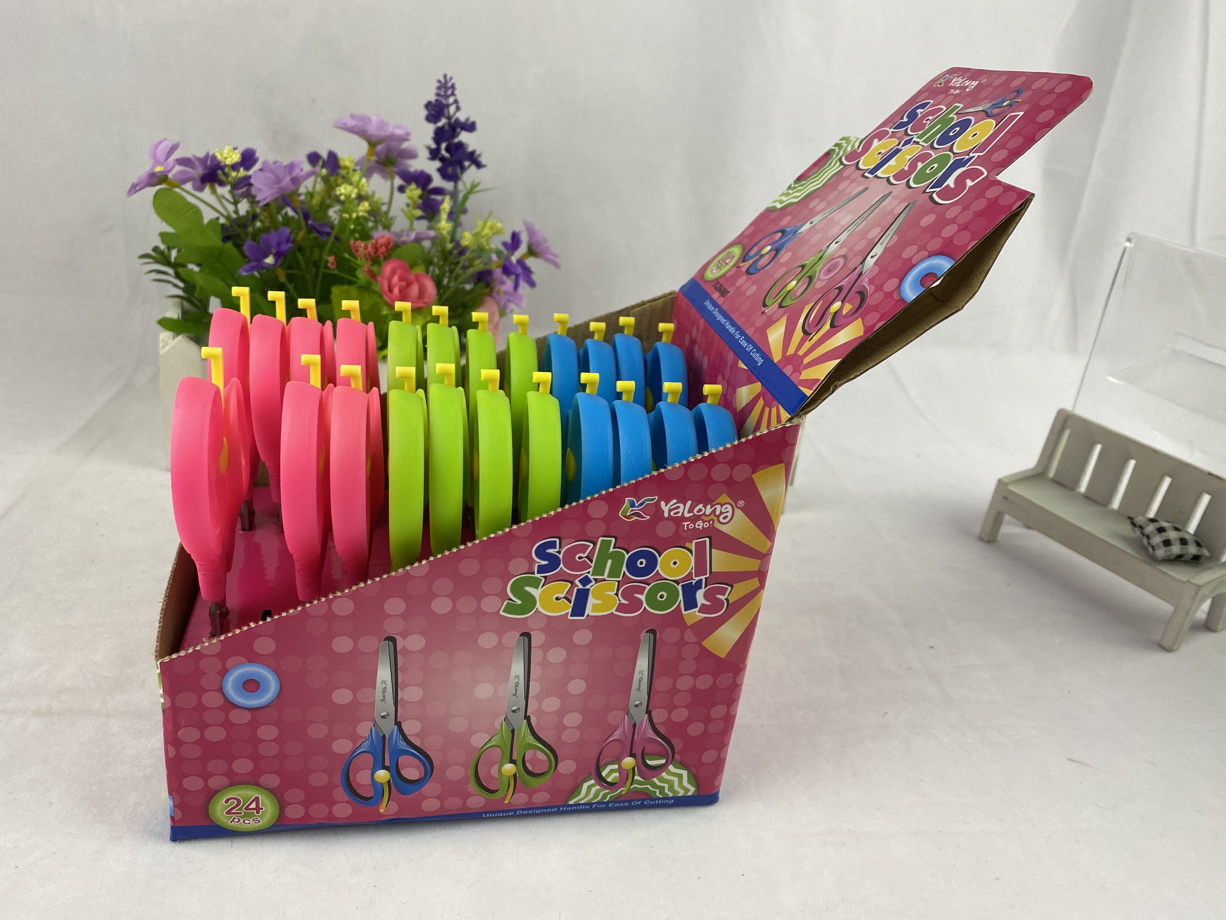 Yalong Culture Office Cultural Binding Adhesive Desktop Products, student stationery, Office Scissors, Colored children's Scissors, Hand paper-cutting scissors Application Scenario