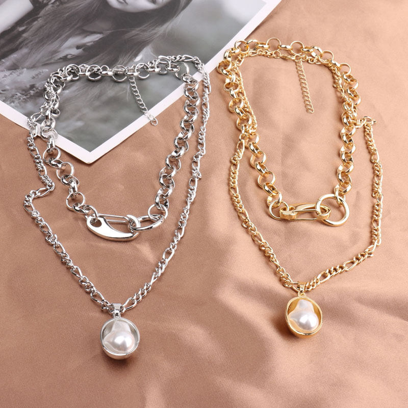 This is a new and exaggerated chain-shaped pearl necklace from Europe and America. It is a double-layer accessory collarbone chain mixed with a snake chain by the Internet celebrity choker Item Picture