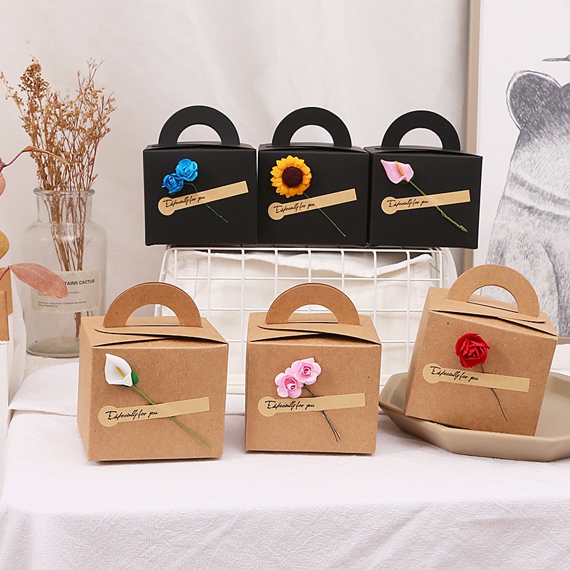 Creative Christmas Gift Box Kraft Paper Apple Box Christmas Eve Hand Gift Box Dried Flowers Birthday Gift Box Application Scenario