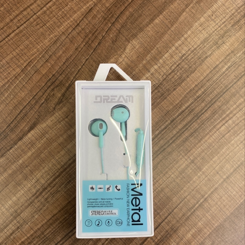 Wired headphones with a microphone