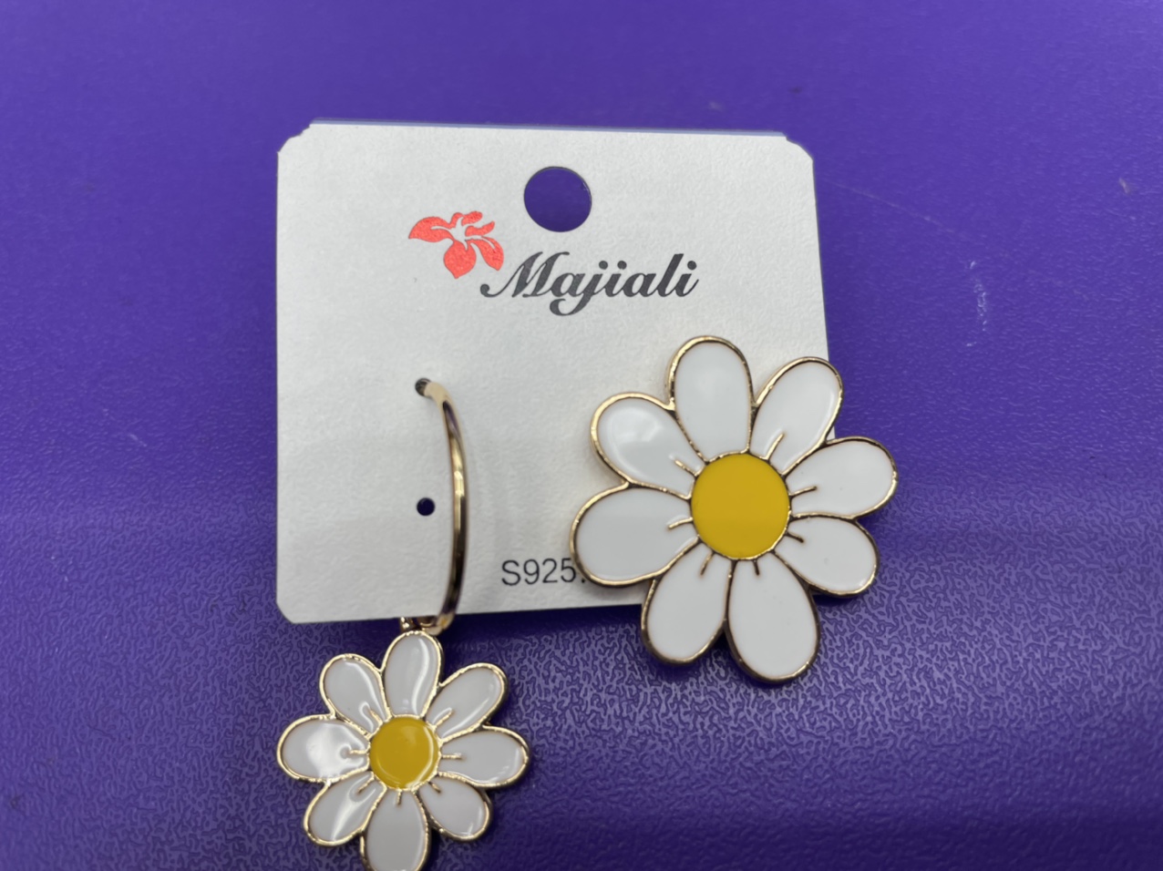 Korean Asymmetrical Daisy Earrings