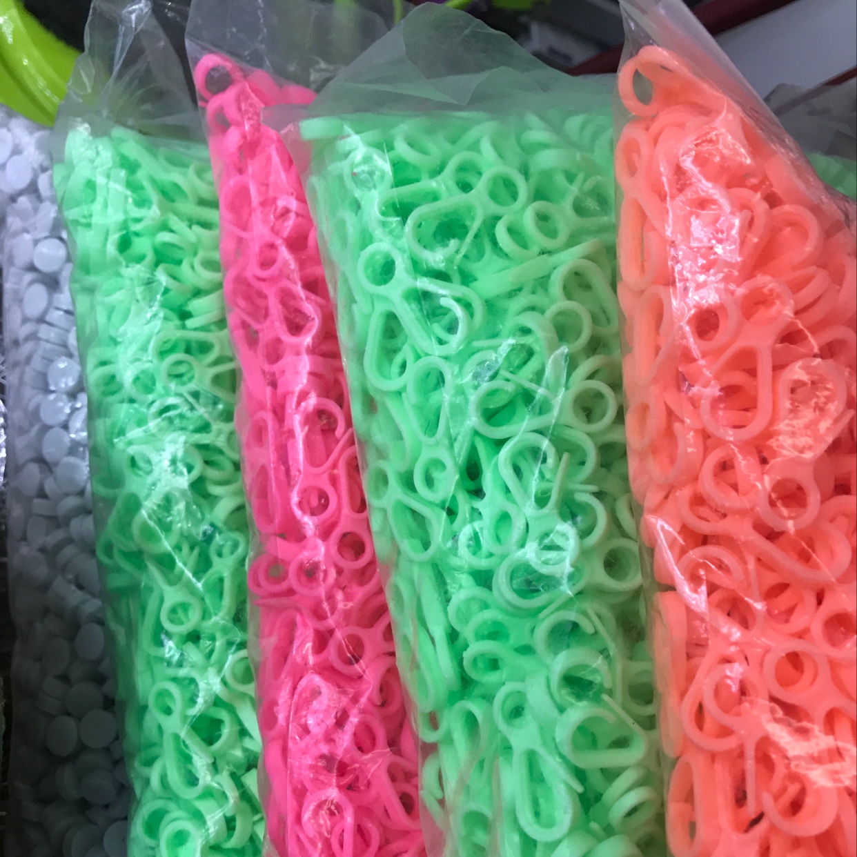 Plastic hook thumbnail