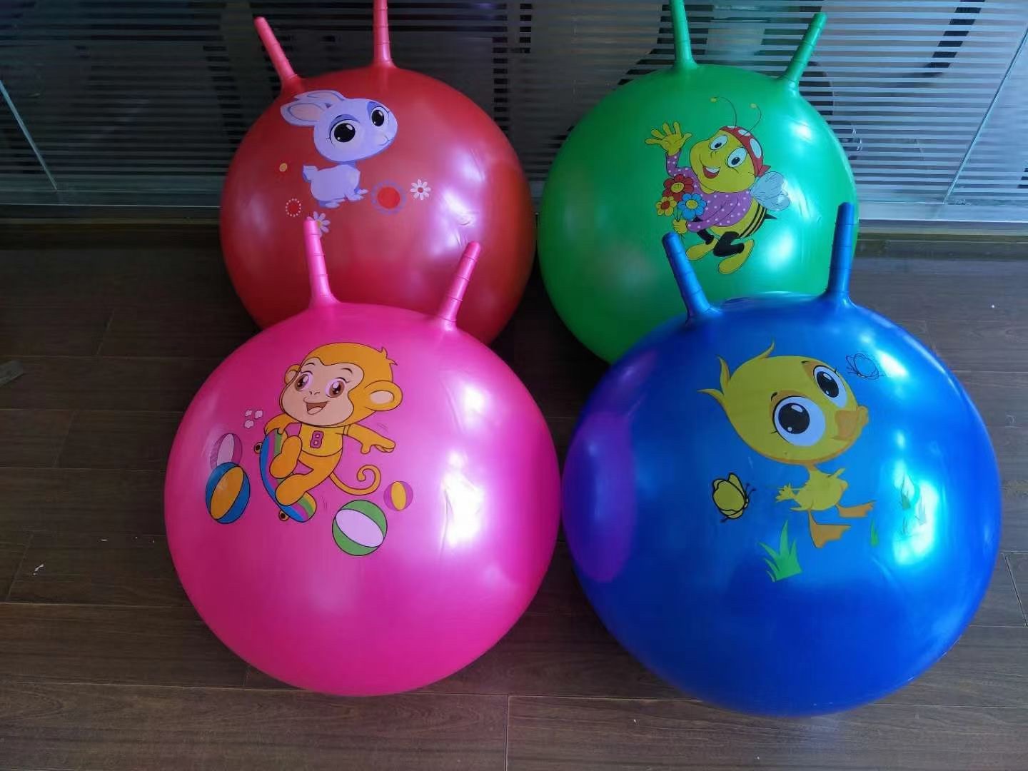Inflatable handle ball for jumping balls detail image 5