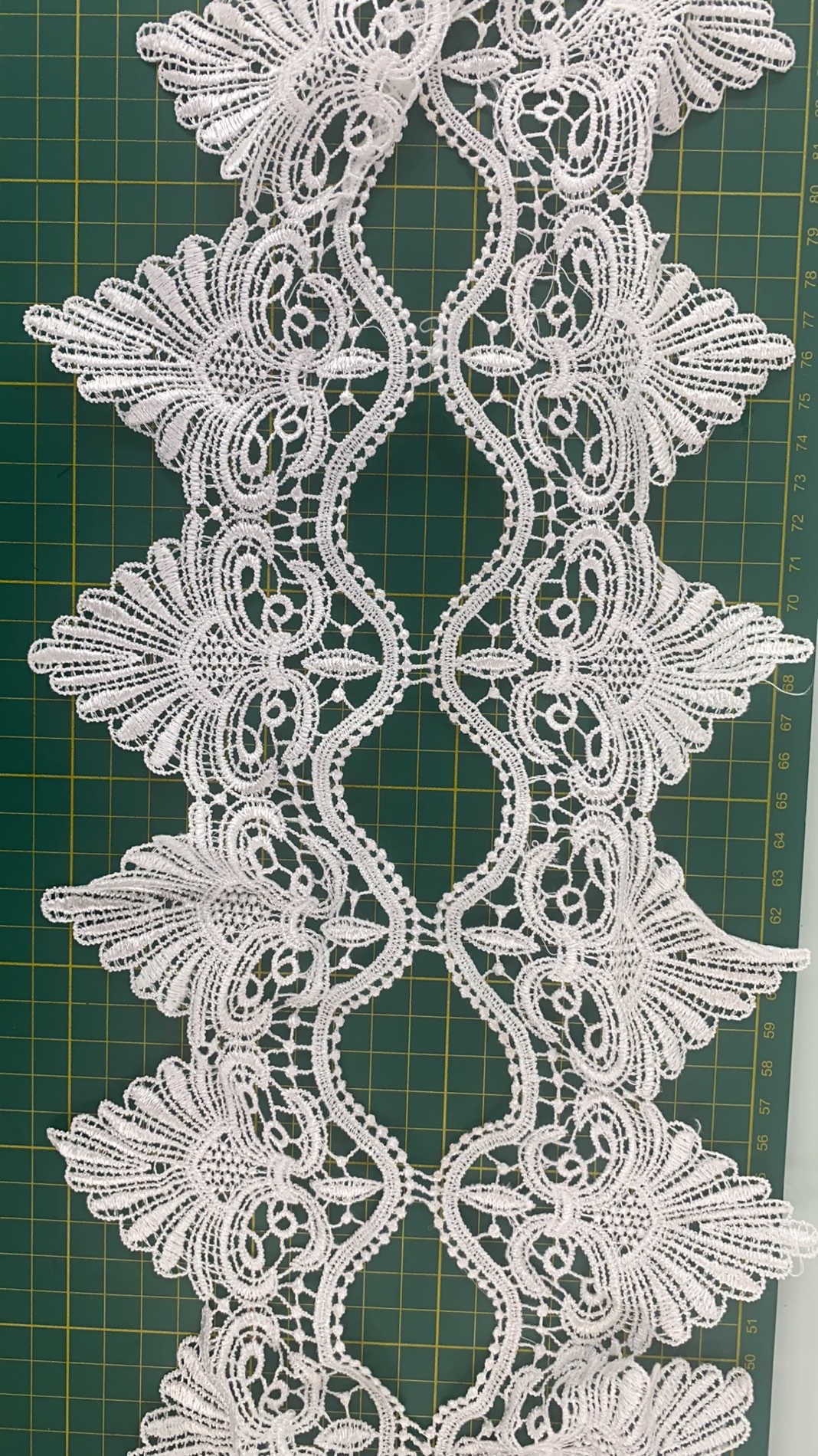 Lace details Picture