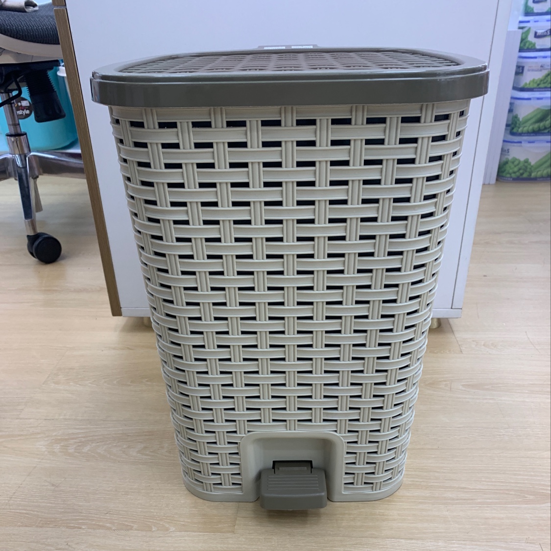 Step on the trash can with a large foot. details Picture