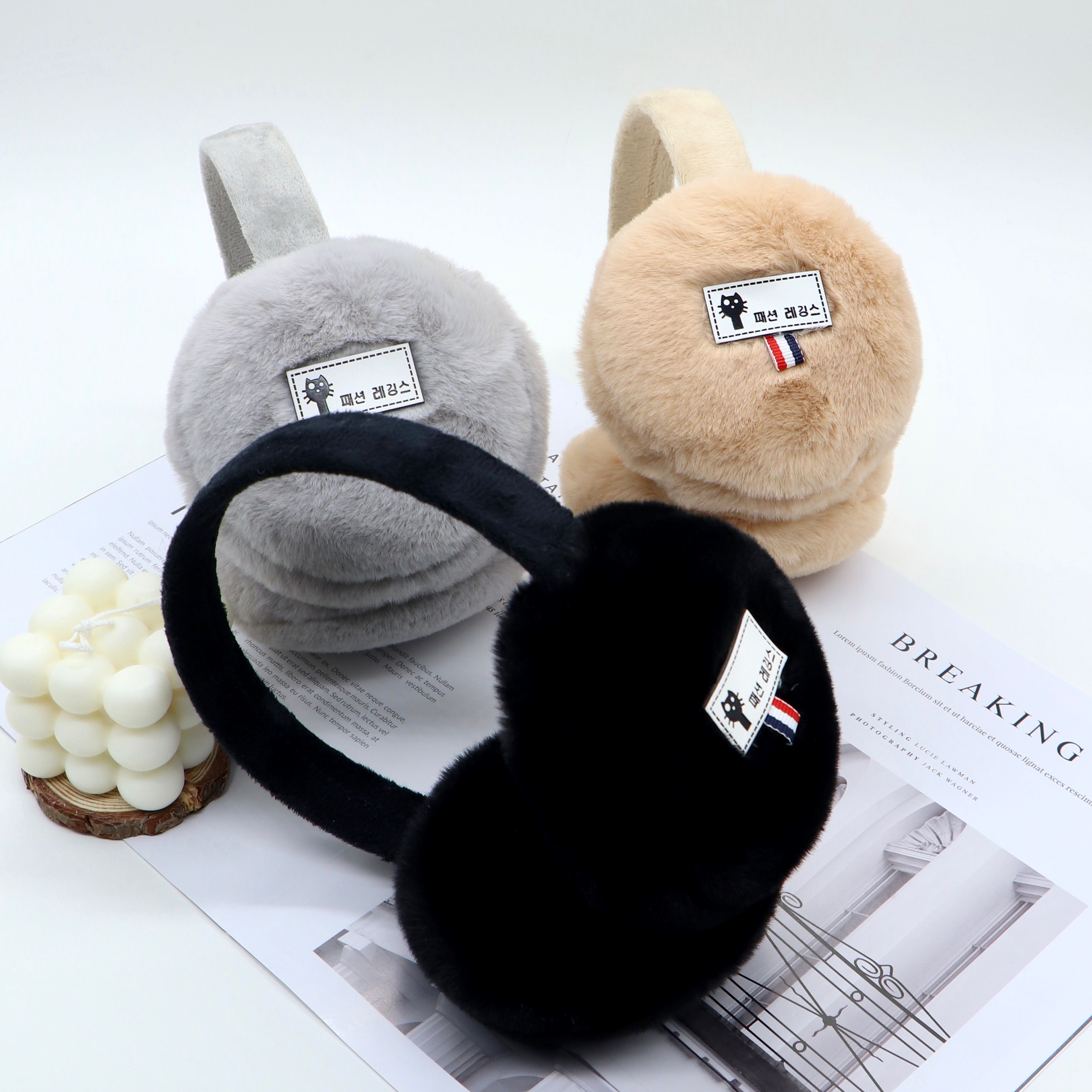 Men's And Women's Wide Pole Large Label Earmuffs For Warm Ear Protection 10 Application Scenario