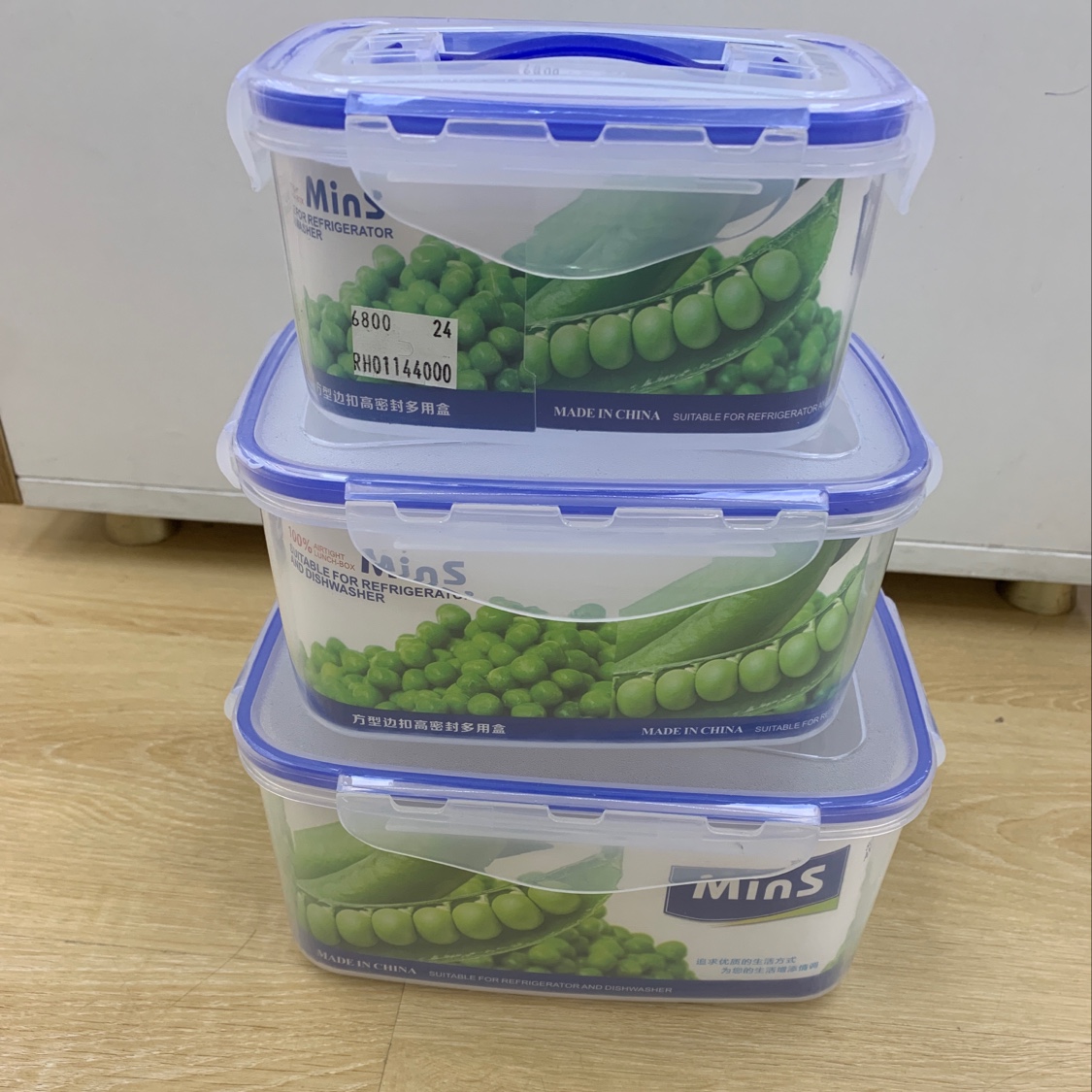 Three-piece set of food storage containers. details Picture