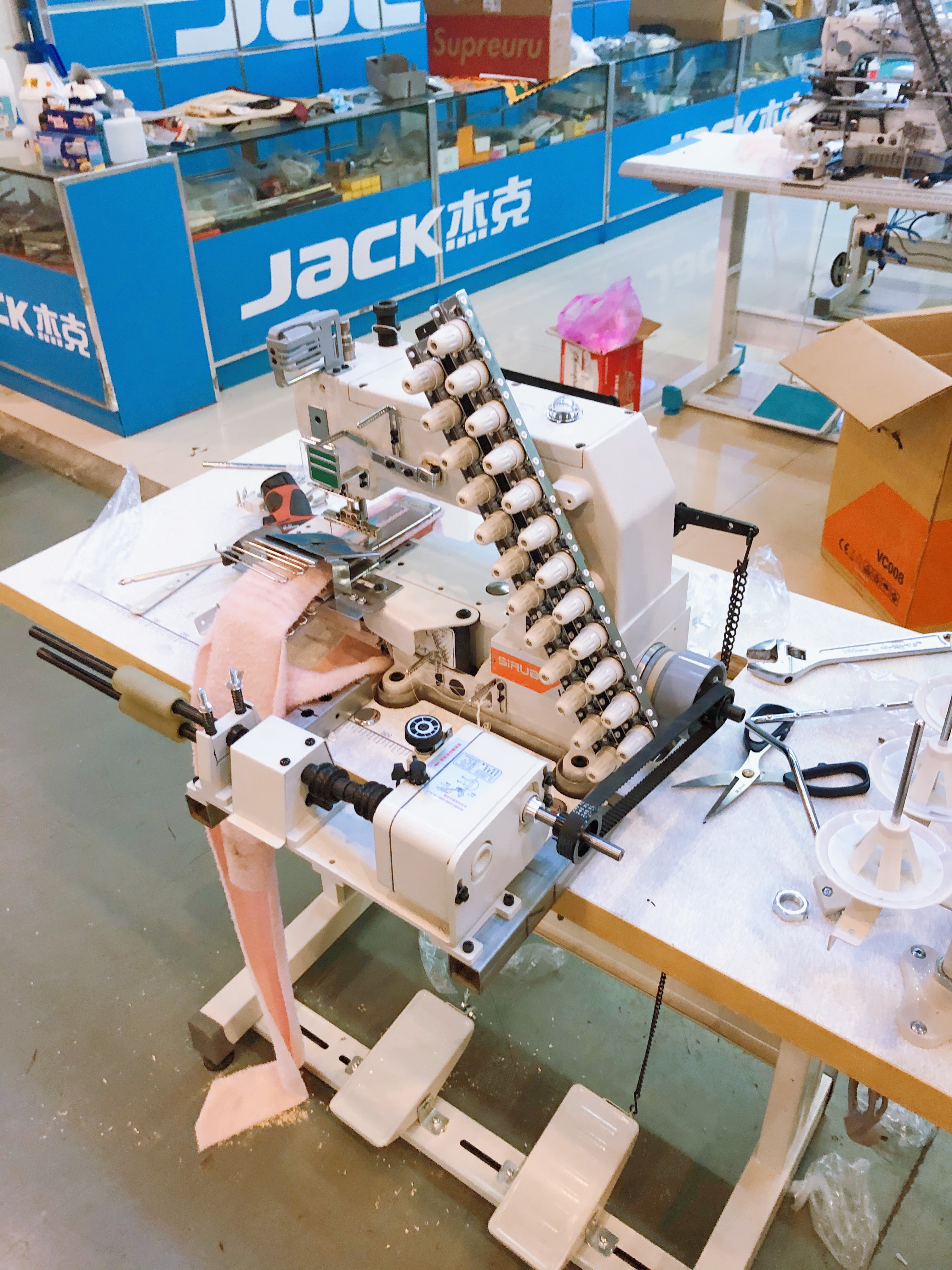 Modify the multi-needle machine into a slitting equipment detail image 1