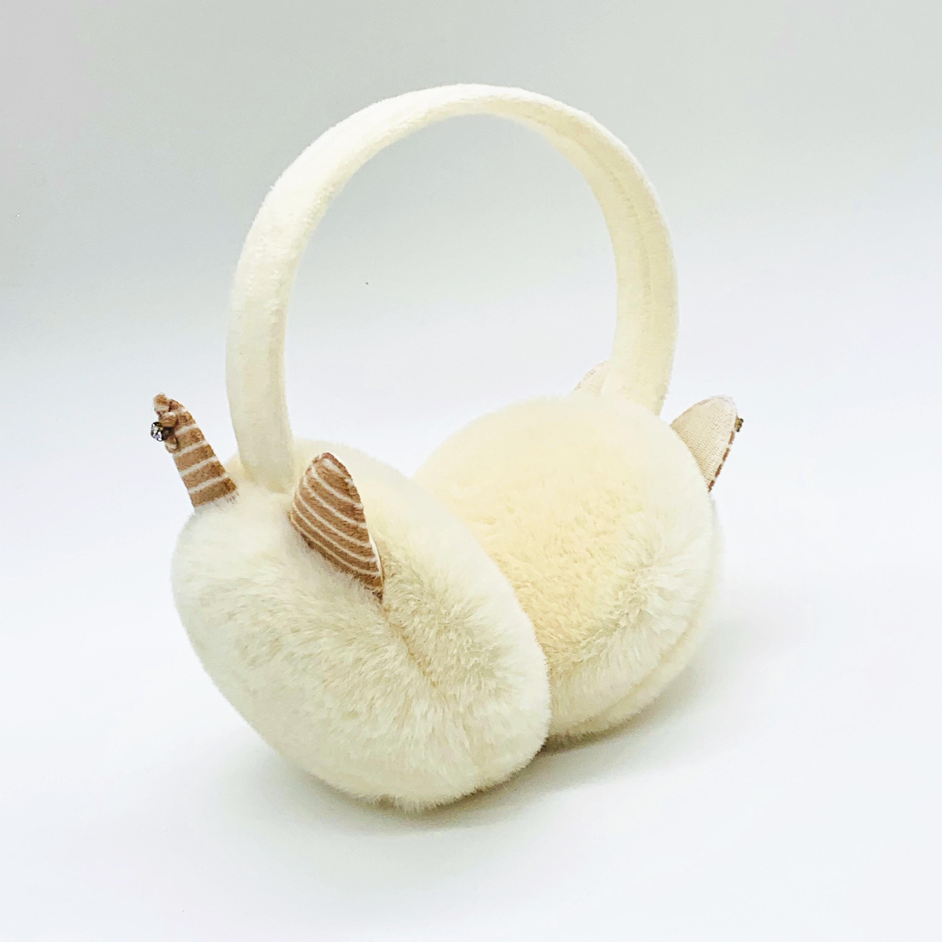 Men's And Women's Wide Pole Three-Piece Earmuffs For Warmth And Cold Protection 09 full figure