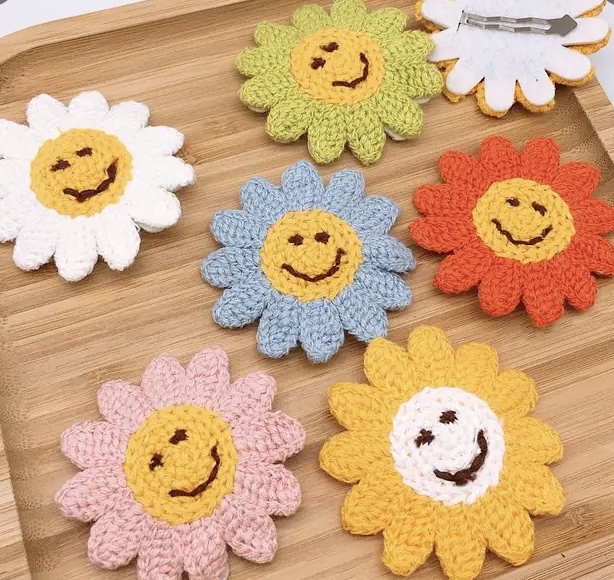 Smiley Face Doll Flower Piece Application Scenario