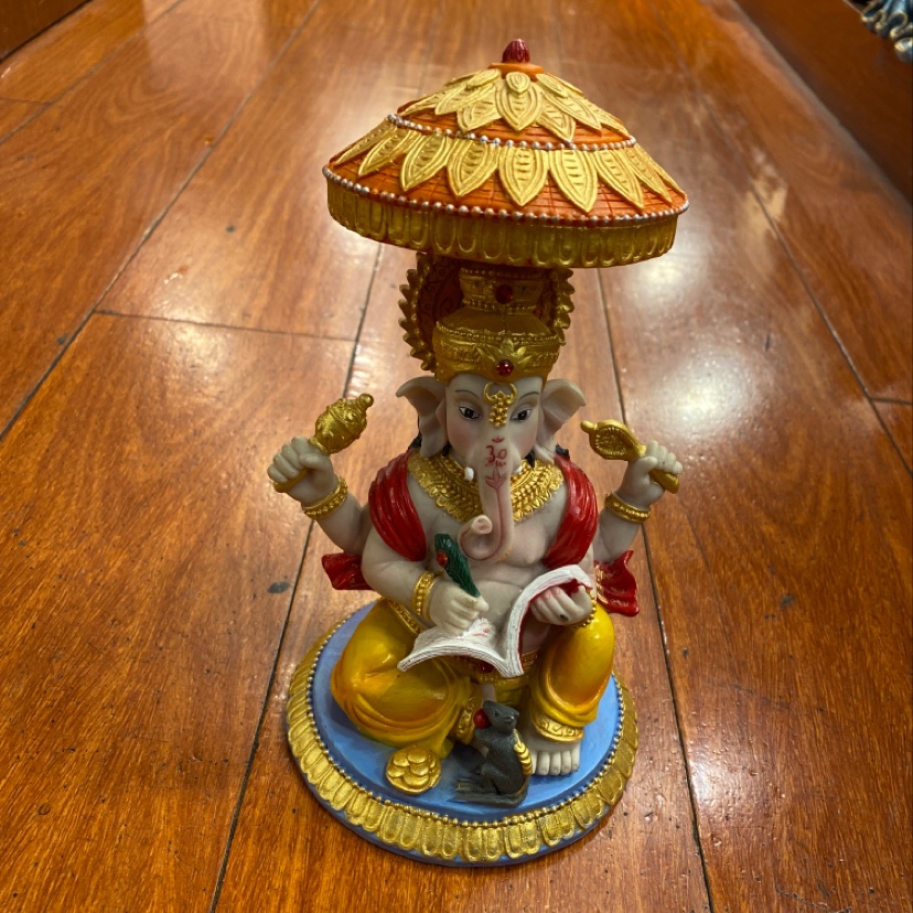 彩绘雨伞红飘带象神