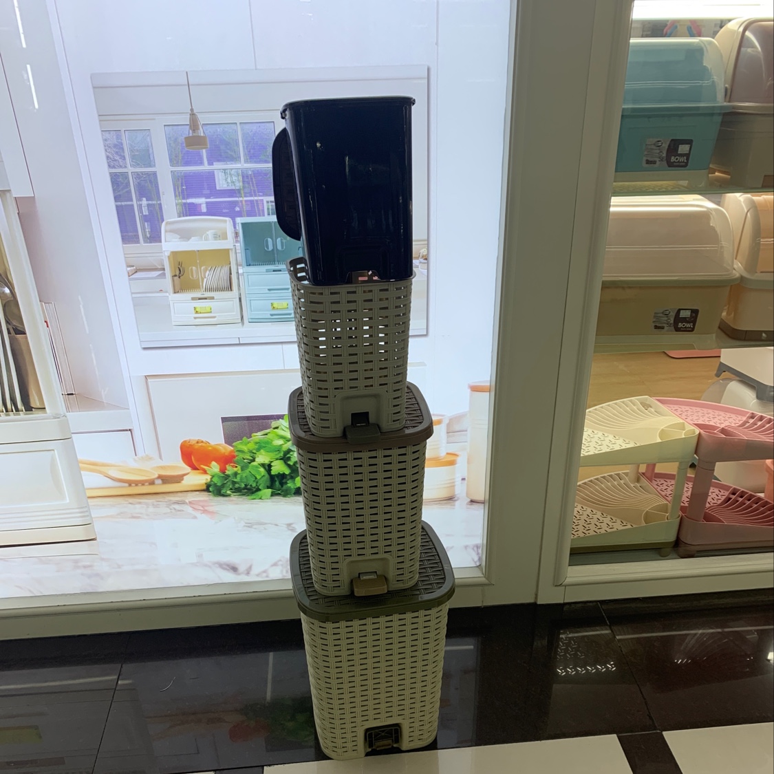 垃圾桶 脚踏垃圾桶细节图