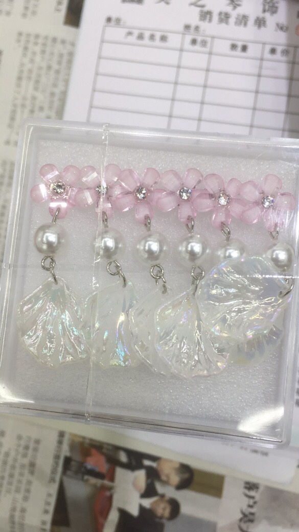 Little pearl pendant thumbnail