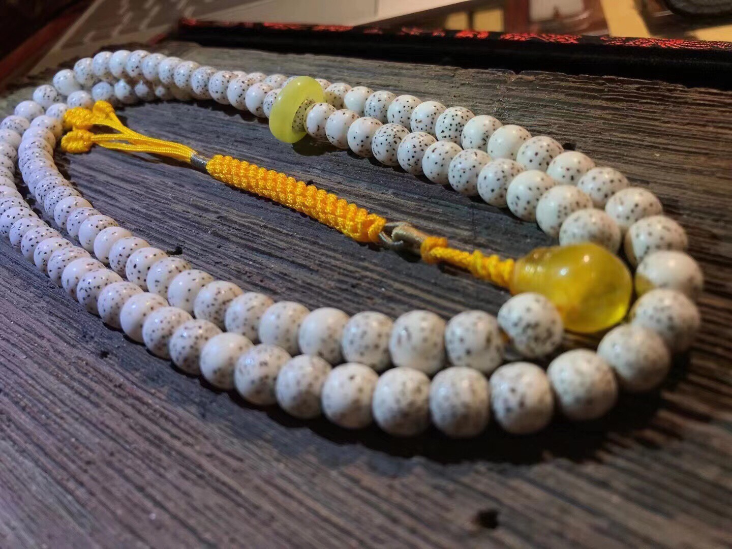 Upgraded and improved version ✌🏻️ large blank space graduation new moon bead, specification 8×9, with natural beeswax three-way, beeswax running ring, handcrafted diamond knot wheat ear. For interest, please inquire. One picture Item Picture