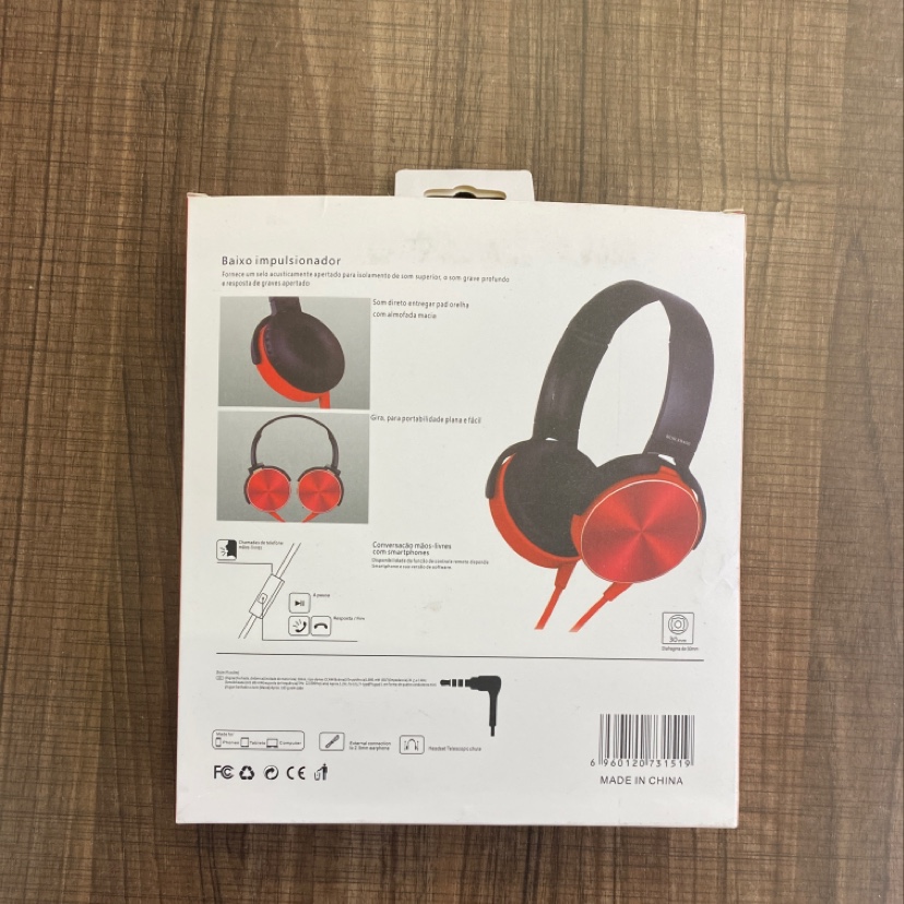 Universal microphone and headset for mobile phones and computers detail image 2