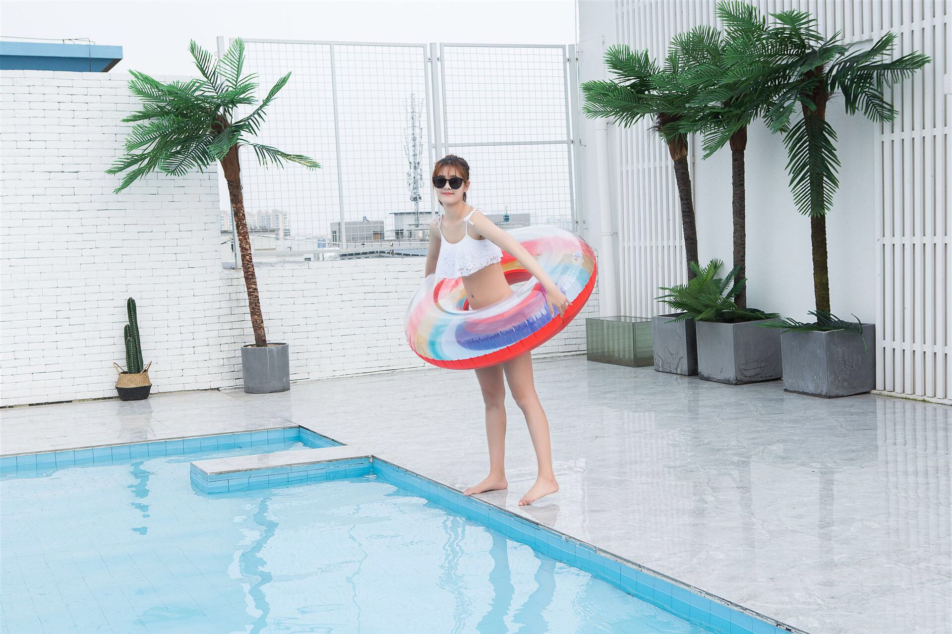 Factory direct sales on Instagram: 2020 New inflatable rainbow swimming rings, adult life buoys, thickened water buoys Item Picture