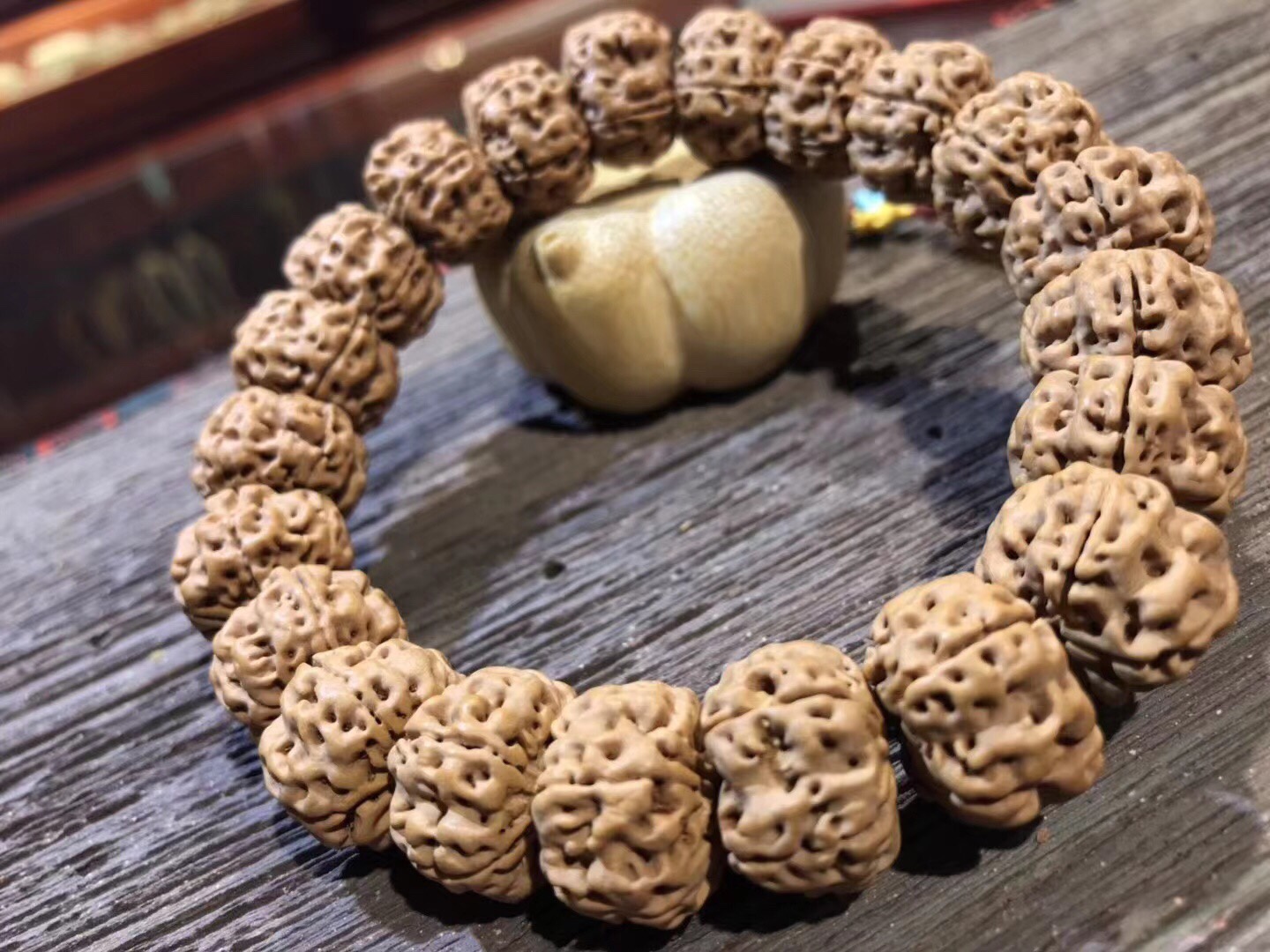 The King's Pumpkin Diamond Bodhi beads are impeccable in terms of shape, texture, density and pattern. They are the ultimate cure for obsessive-compulsive disorder and a great remedy for enthusiasts. The specification is over 17. The quantity is limited. Just out of interest undefined