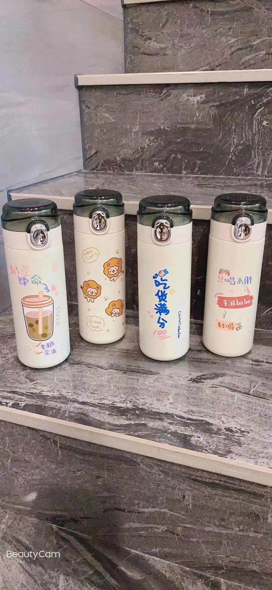 The transparent cover bounces details Picture