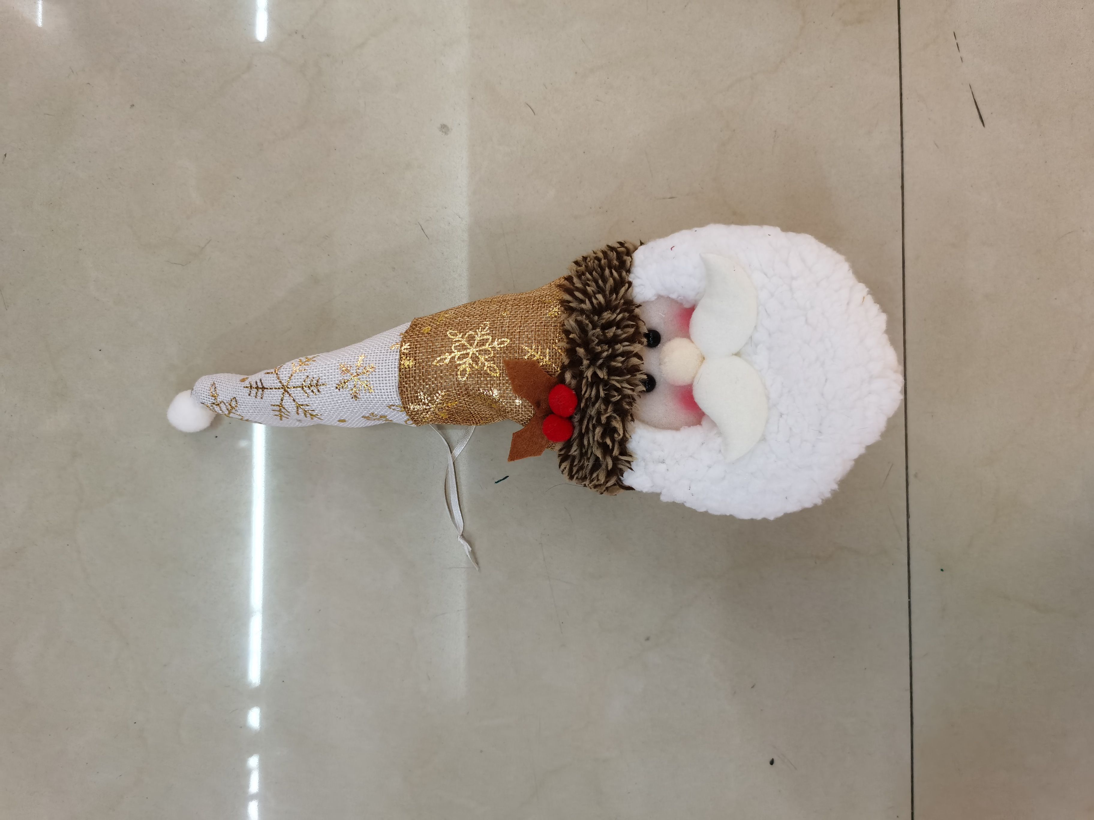A large old man's Christmas hairstyle