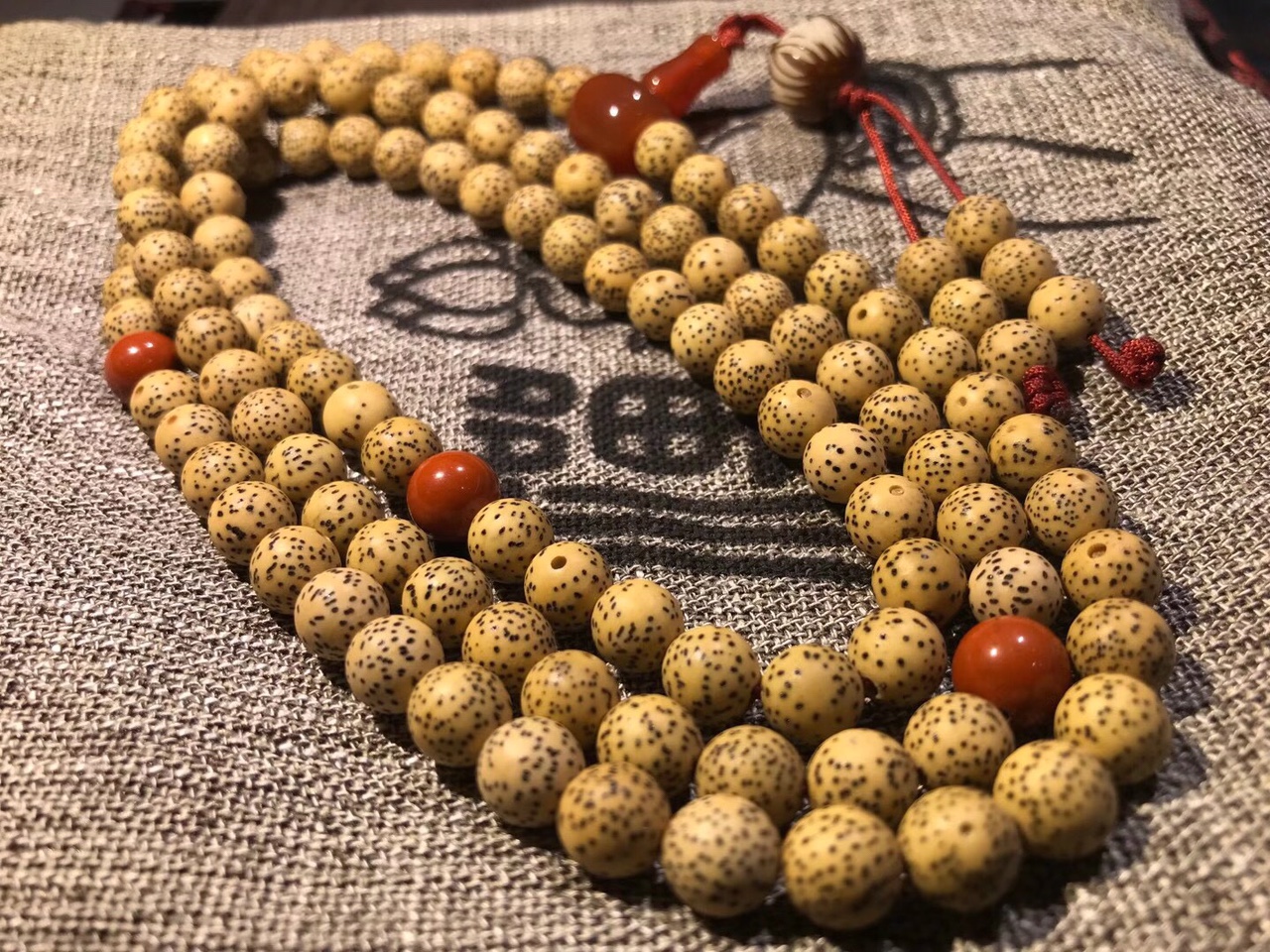 Authentic Hainan ten-year-old new moon bodhi seeds, 🈚 soaked in water, 🈚 colored, natural and genuine, high density and high oil content, excellent playing effect, specifications 8mm×108, 9m