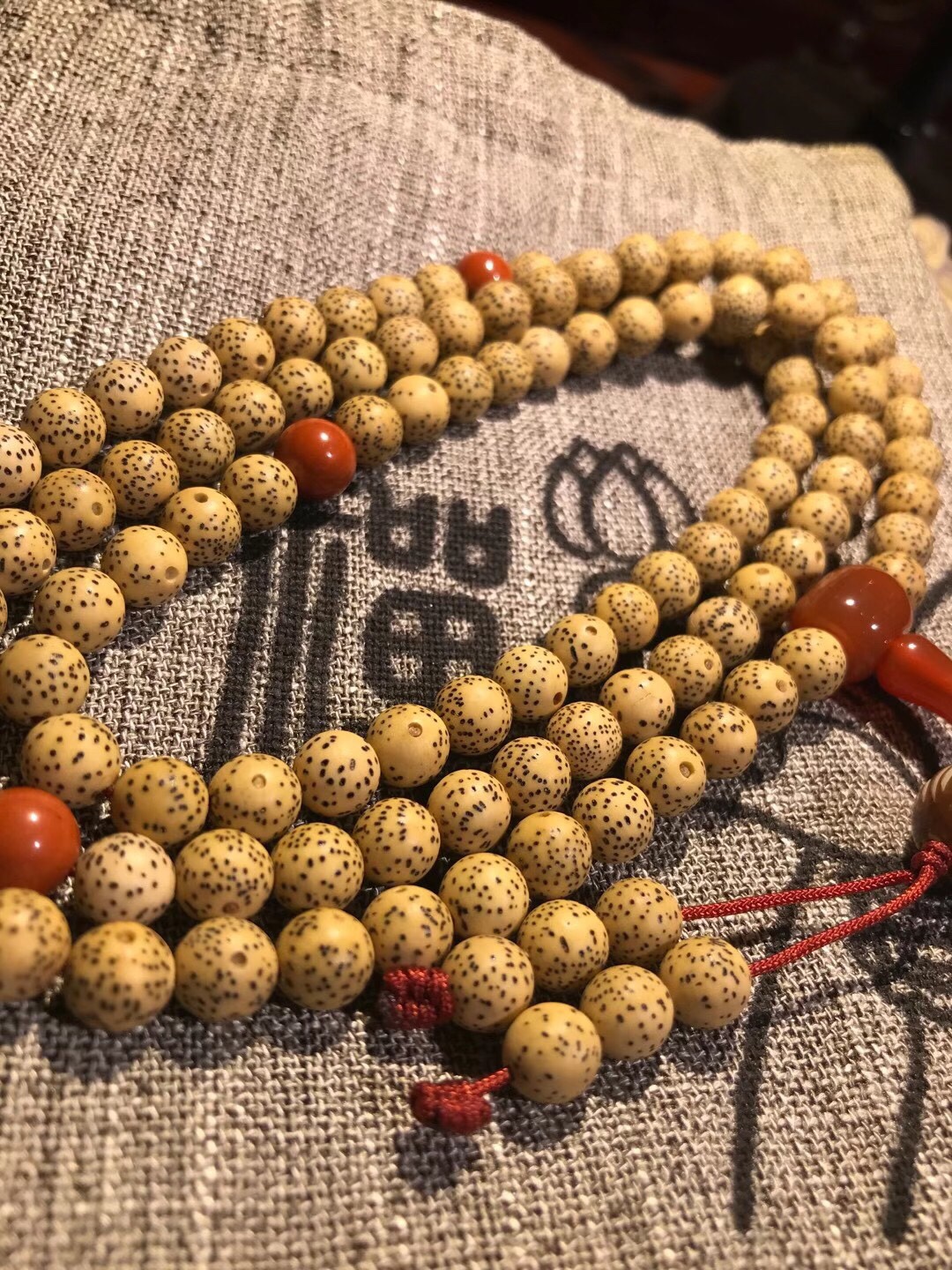 Authentic Hainan ten-year-old new moon bodhi seeds, 🈚 soaked in water, 🈚 colored, natural and genuine, high density and high oil content, excellent playing effect, specifications 8mm×108, 9m Application Scenario