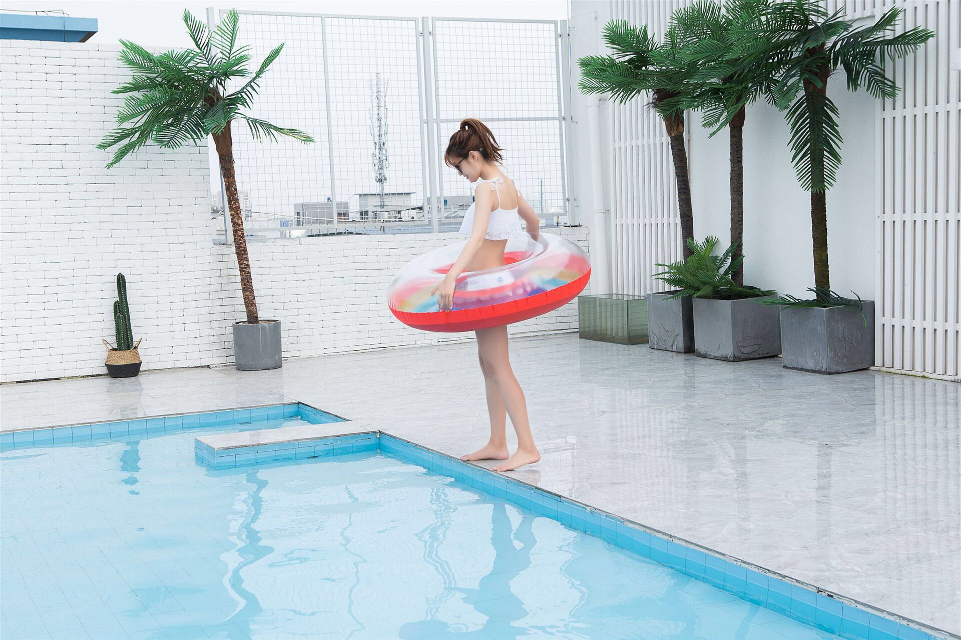 Factory direct sales on Instagram: 2020 New inflatable rainbow swimming rings, adult life buoys, thickened water buoys detail image 2