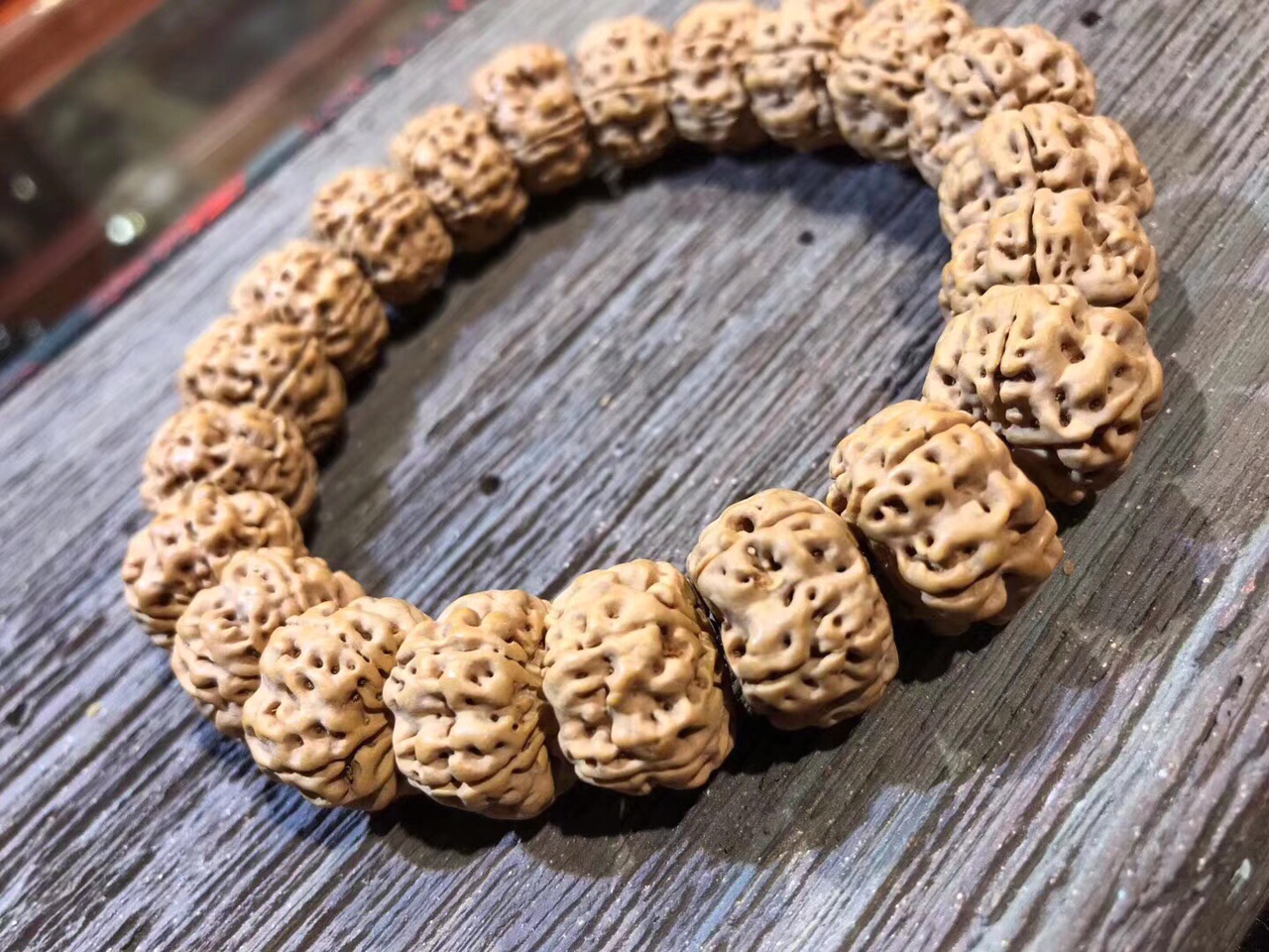 The King's Pumpkin Diamond Bodhi beads are impeccable in terms of shape, texture, density and pattern. They are the ultimate cure for obsessive-compulsive disorder and a great remedy for enthusiasts. The specification is over 17. The quantity is limited. Just out of interest