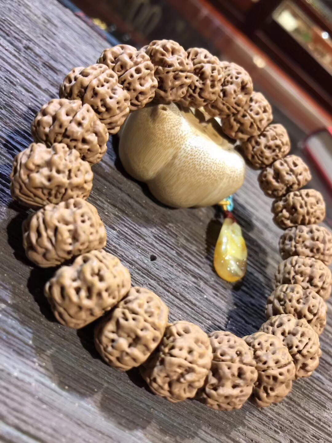 The King's Pumpkin Diamond Bodhi beads are impeccable in terms of shape, texture, density and pattern. They are the ultimate cure for obsessive-compulsive disorder and a great remedy for enthusiasts. The specification is over 17. The quantity is limited. Just out of interest Specification image