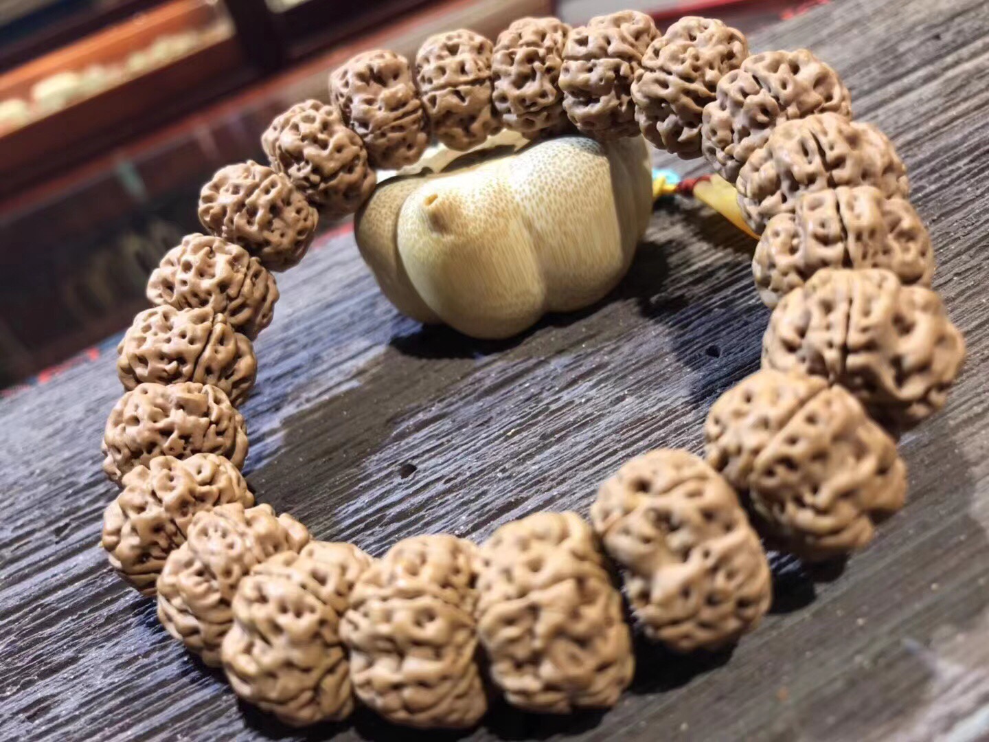 The King's Pumpkin Diamond Bodhi beads are impeccable in terms of shape, texture, density and pattern. They are the ultimate cure for obsessive-compulsive disorder and a great remedy for enthusiasts. The specification is over 17. The quantity is limited. Just out of interest undefined