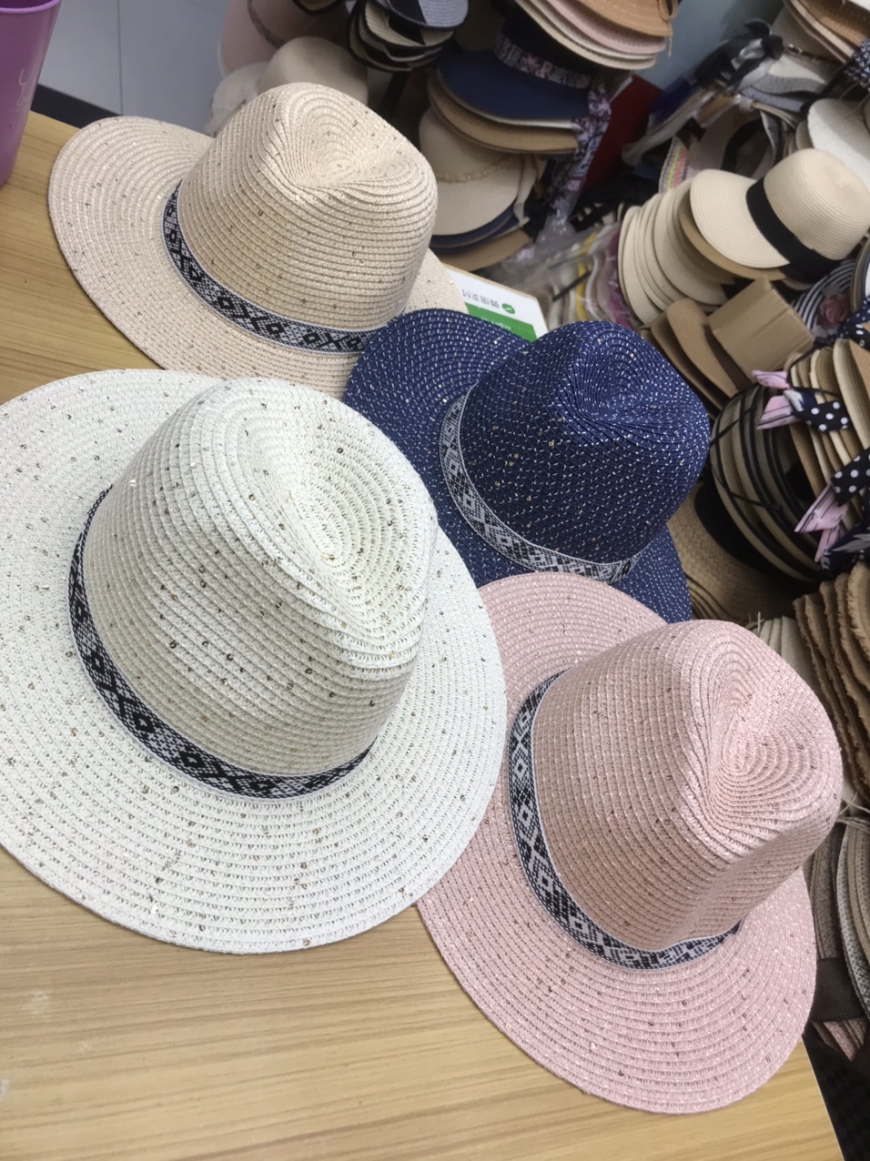 Fashionable and casual British-style flat-brimmed top hat