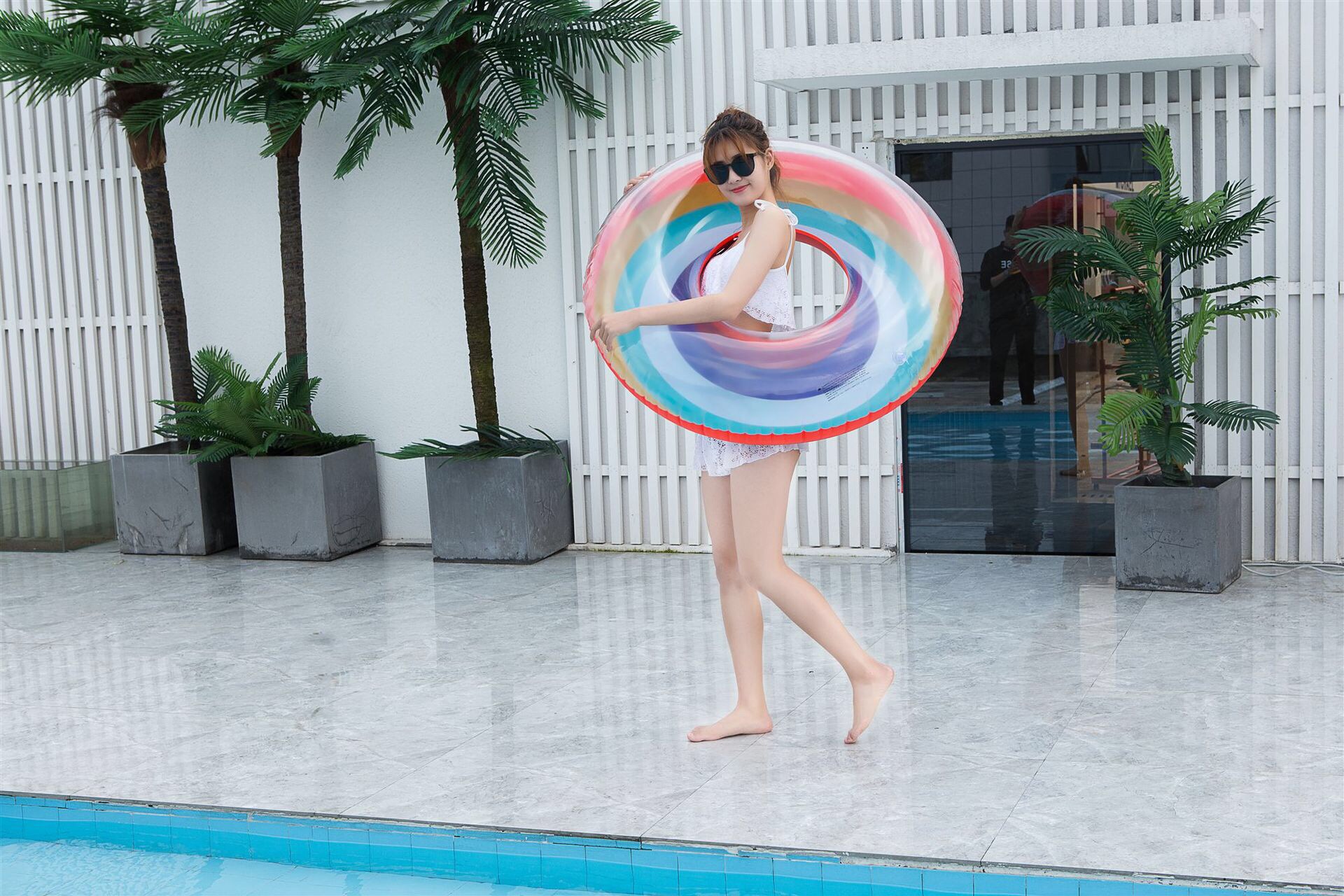Factory direct sales on Instagram: 2020 New inflatable rainbow swimming rings, adult life buoys, thickened water buoys detail image 6