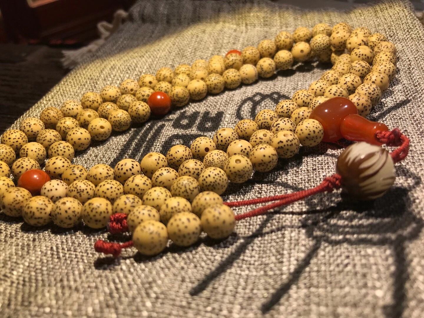 Authentic Hainan ten-year-old new moon bodhi seeds, 🈚 soaked in water, 🈚 colored, natural and genuine, high density and high oil content, excellent playing effect, specifications 8mm×108, 9m Item Picture