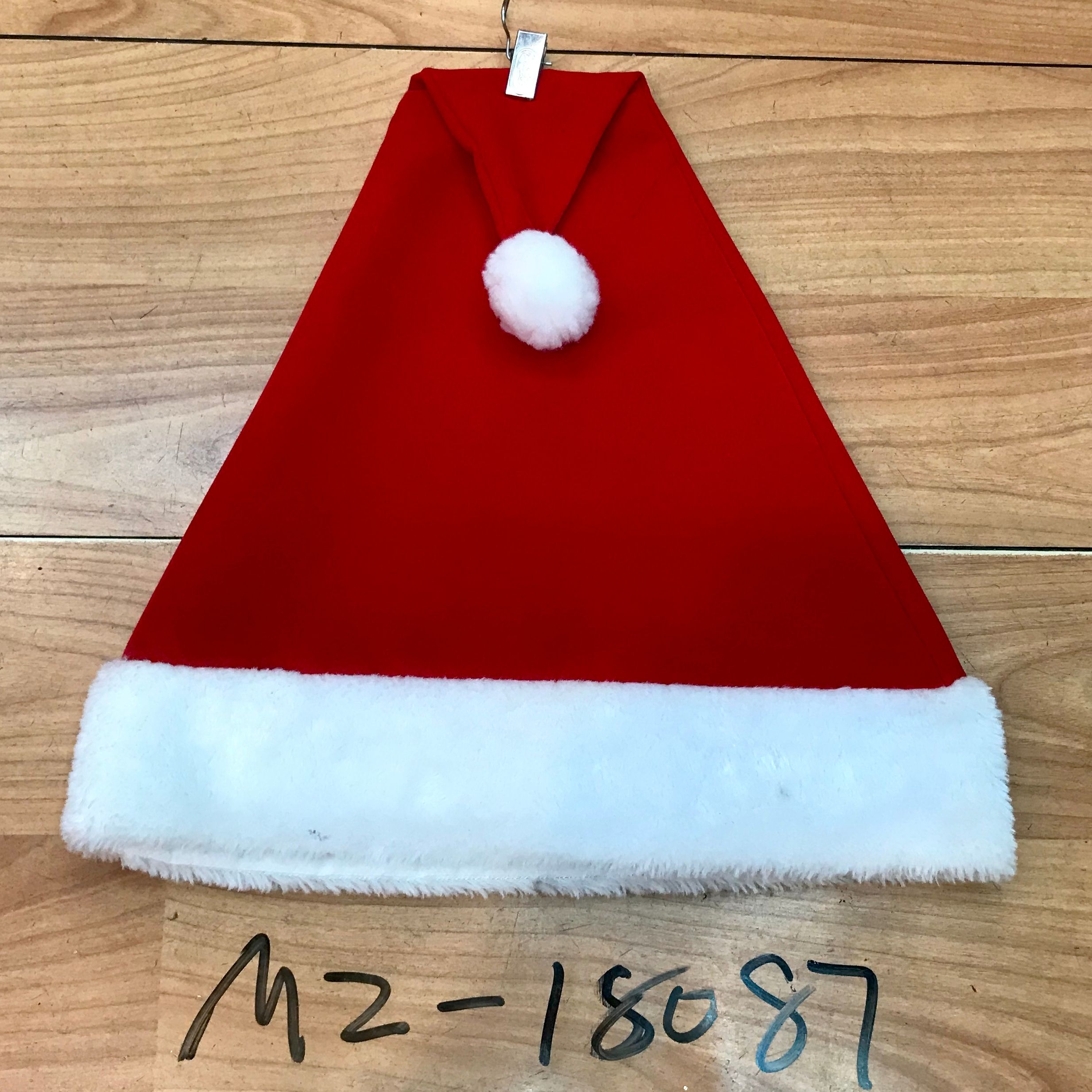 Sombrero de navidad sombrero de felpa de lujo decoración navideña artículos de fiesta sombrero de navidad para adultos venta directa de fábrica sombrero de peluche corto liso 11