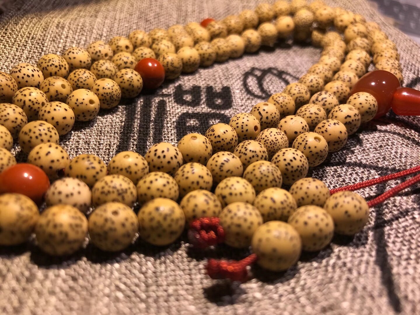Authentic Hainan ten-year-old new moon bodhi seeds, 🈚 soaked in water, 🈚 colored, natural and genuine, high density and high oil content, excellent playing effect, specifications 8mm×108, 9m undefined