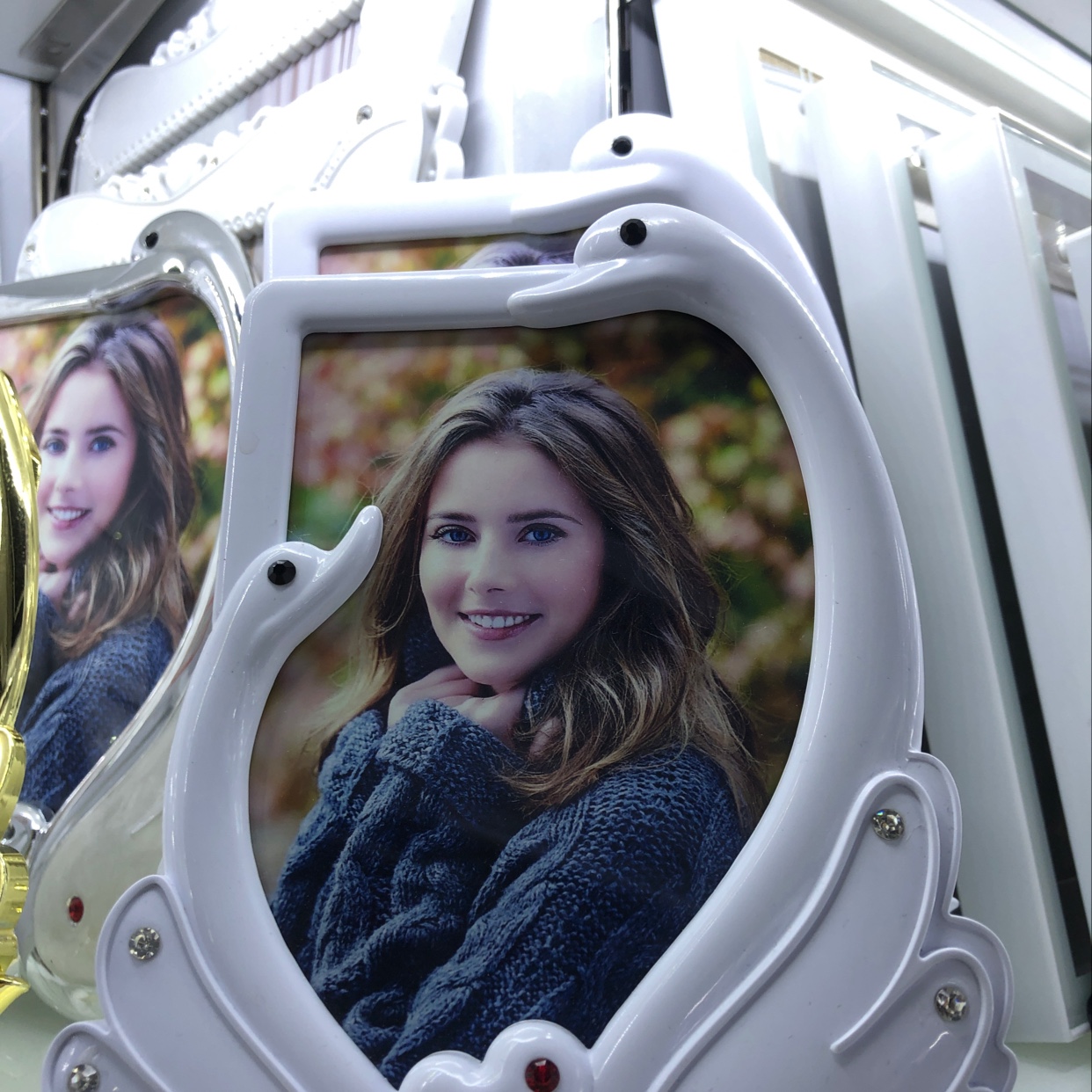 创意照片摆台文字相框仿古木纹装饰画框多款可选家居摆设。天鹅相框