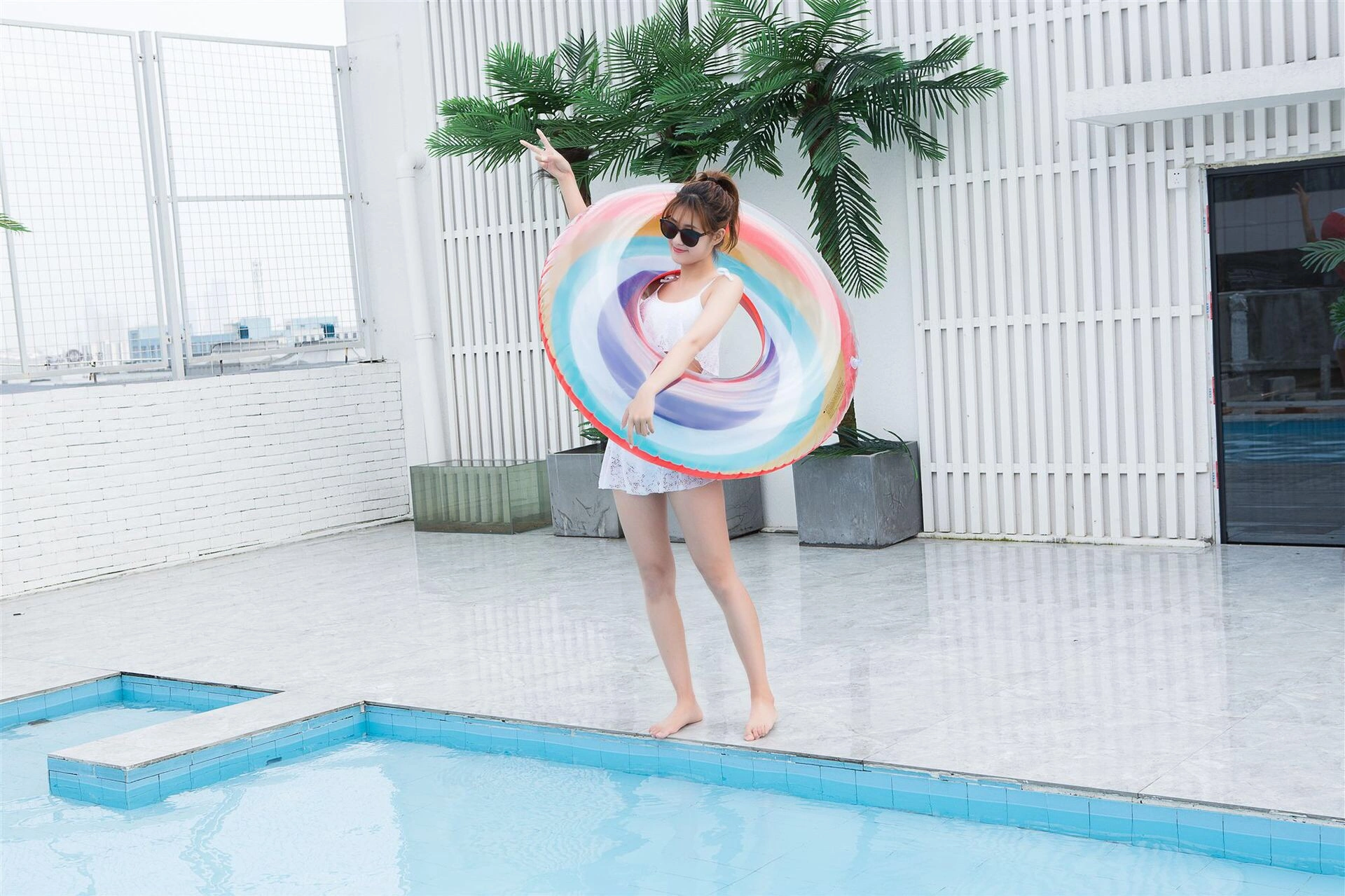 Factory direct sales on Instagram: 2020 New inflatable rainbow swimming rings, adult life buoys, thickened water buoys detail image 7