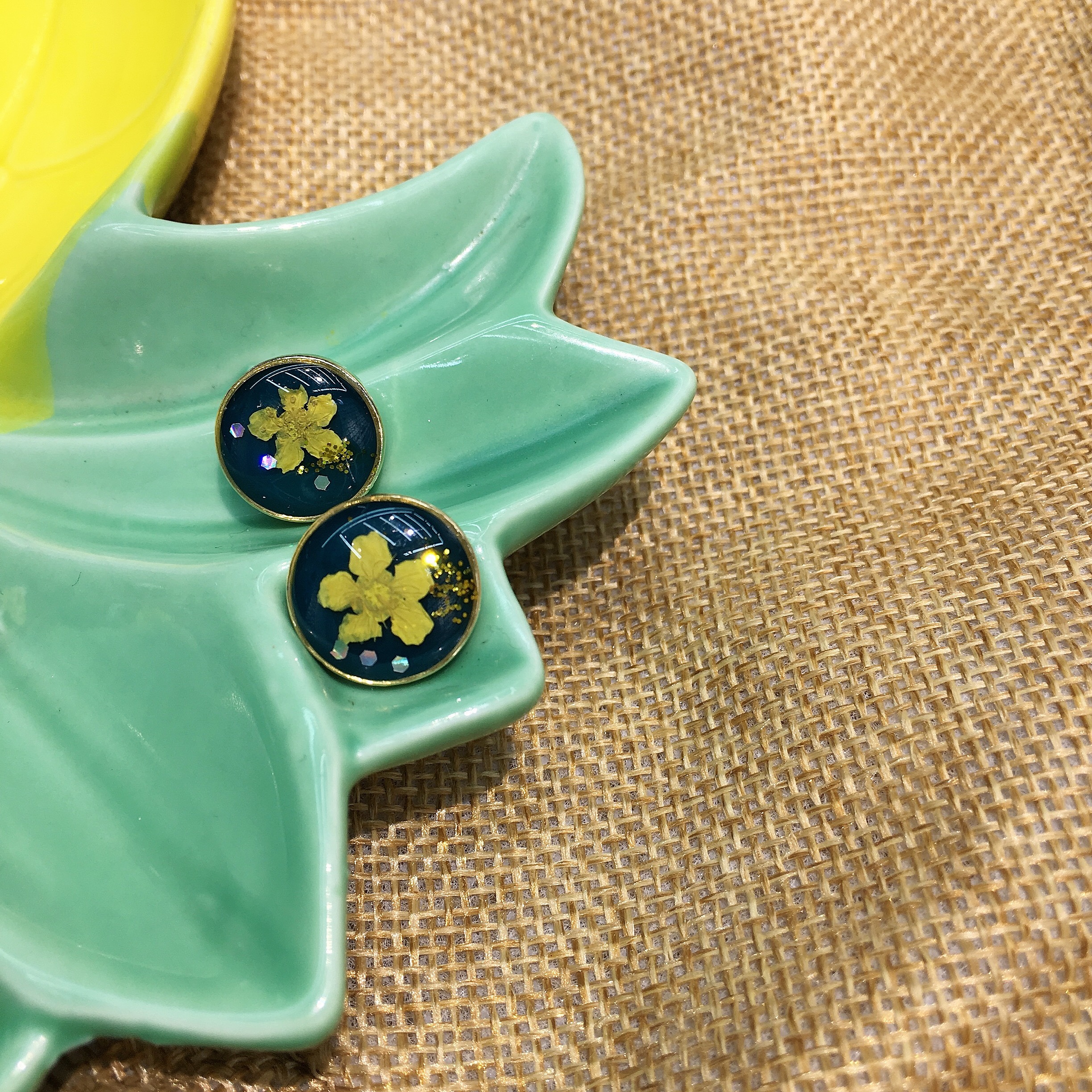 S925 Silver Needle high-end glazed flower earrings, Hyuna style, versatile, fresh and retro girl stud earrings Application Scenario