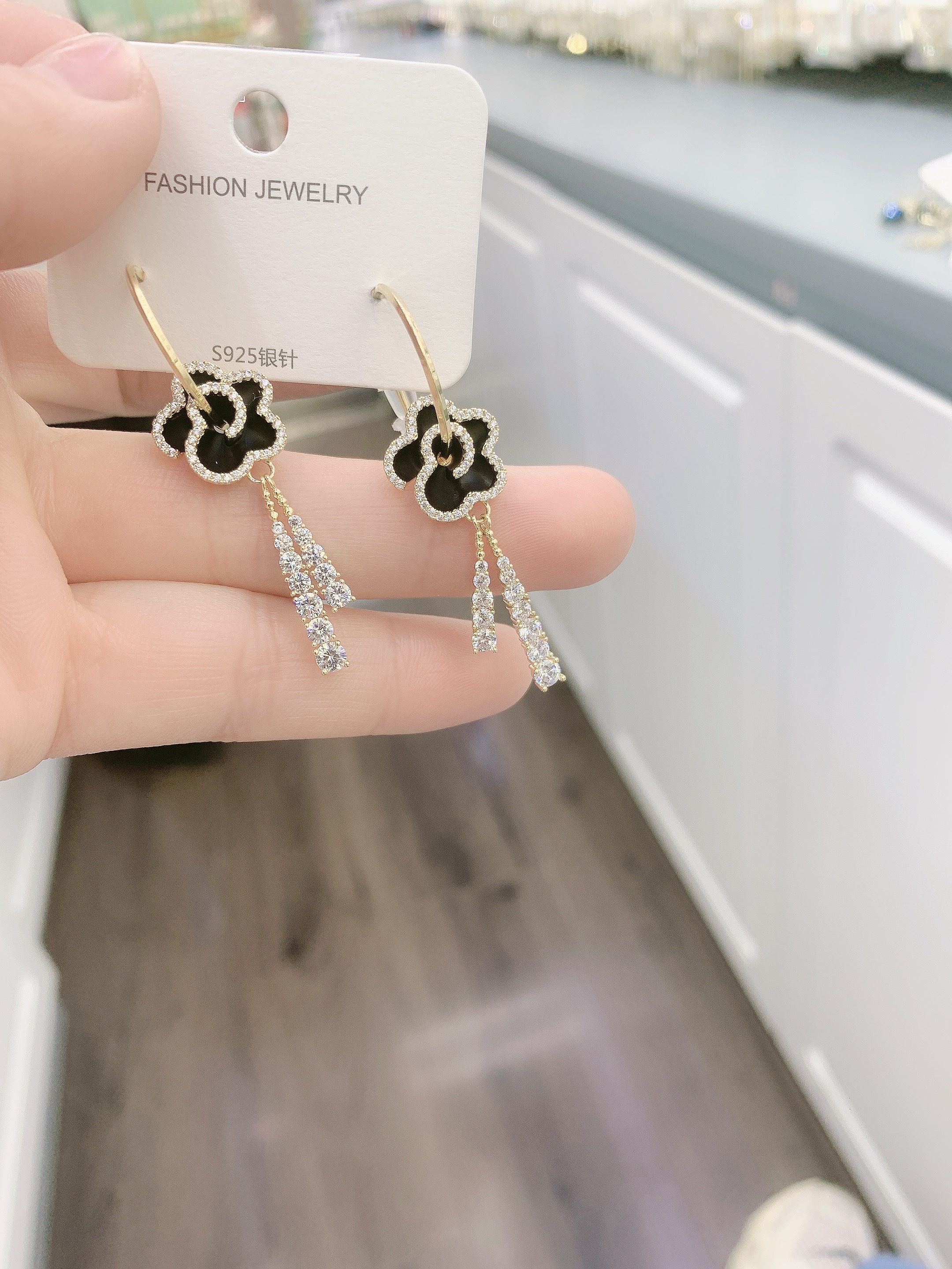 Fashion C Circle Black Rose Earrings details Picture