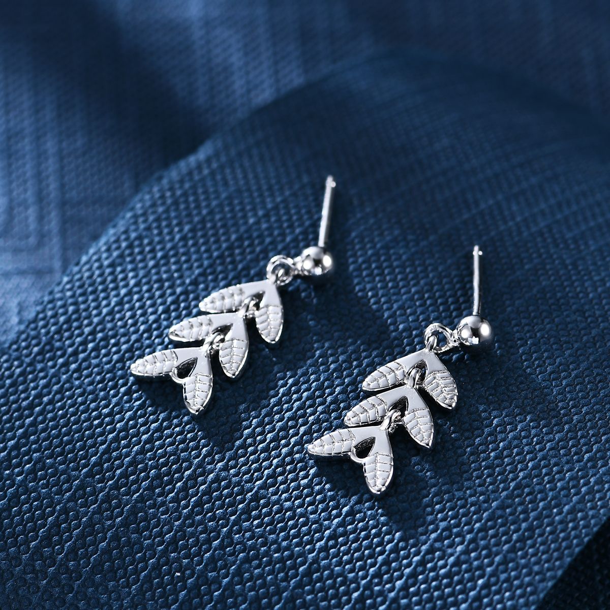 Anton Head Wolf 925 sterling silver 0097 earrings are free of charge full figure