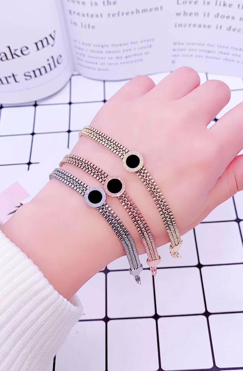 Fashionable and trendy 316 stainless steel titanium steel hand lotus, environmentally friendly, non-allergenic, high-end, elegant and sophisticated, a beloved treasure for everyone